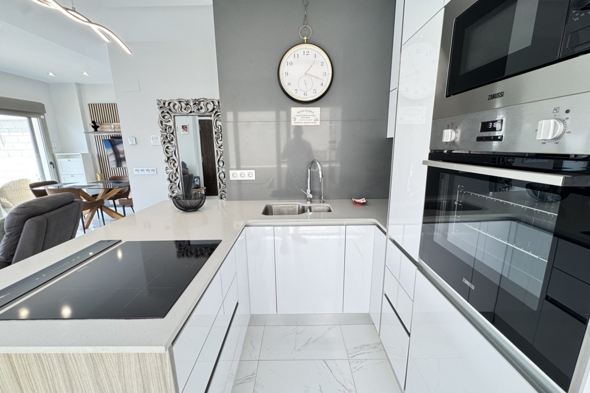 Återförsäljning - Villa -
Villamartin - Villamartín