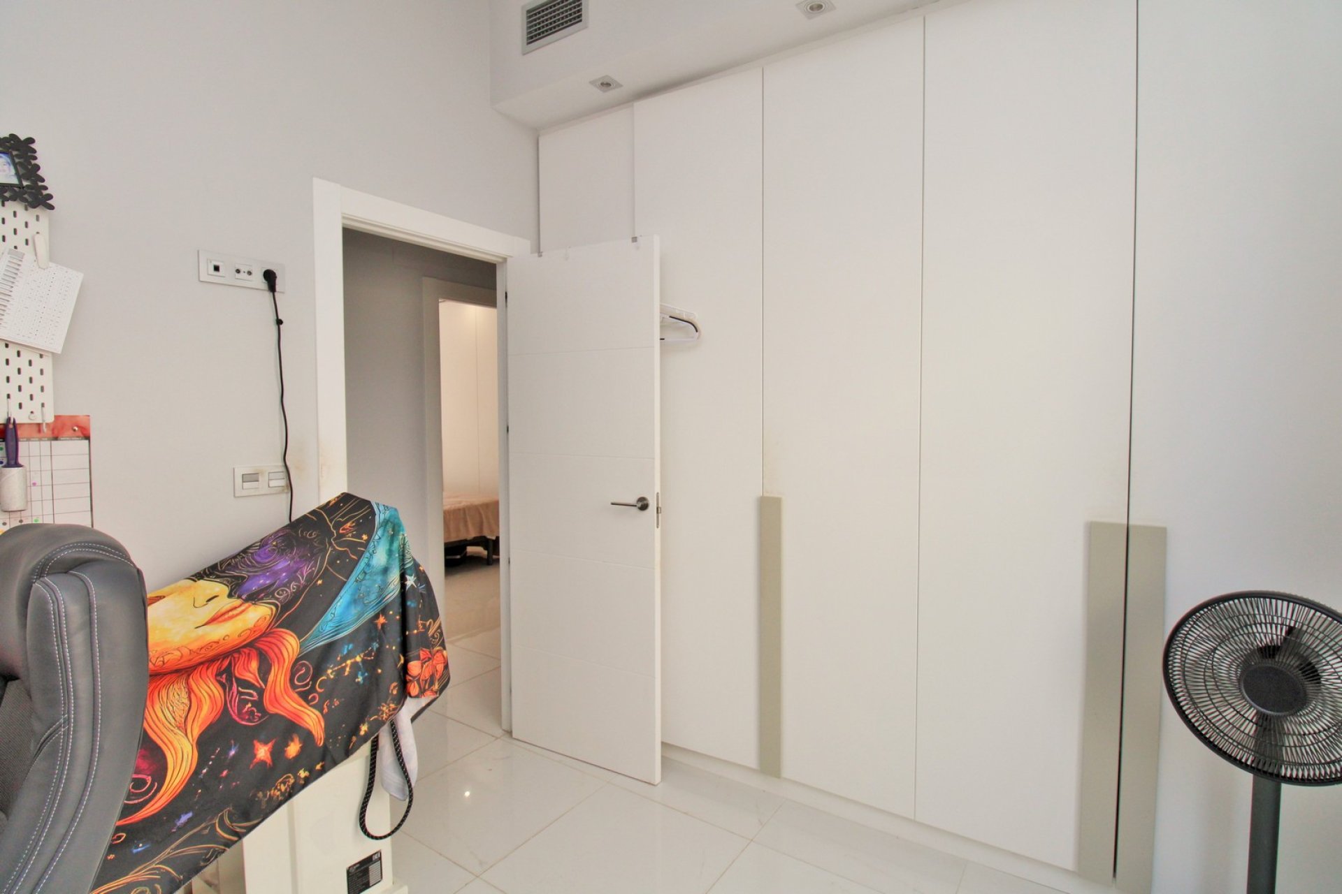 Återförsäljning - Villa -
Villamartin - Villamartín