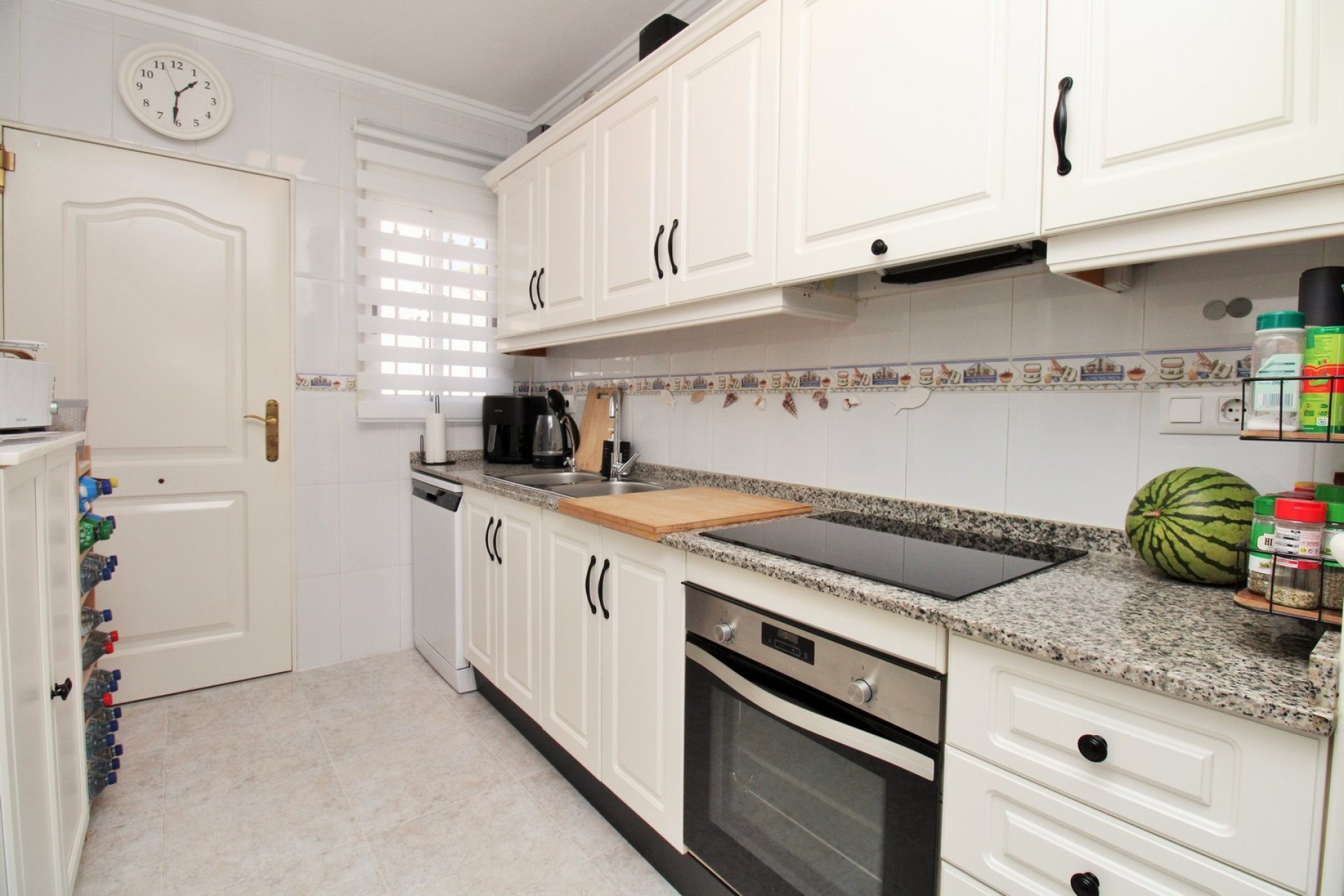 Återförsäljning - Villa -
Villamartin - Villamartín