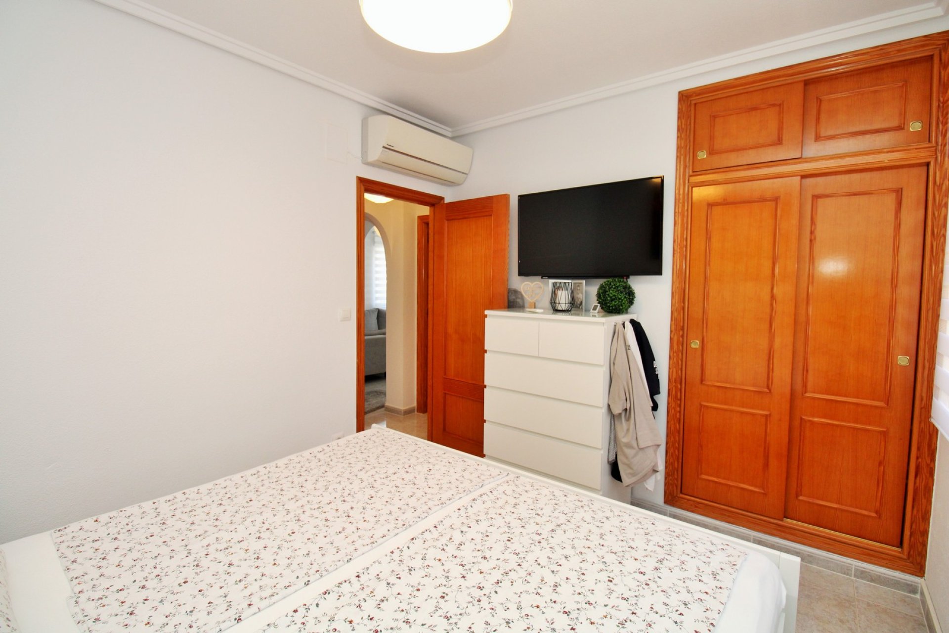 Återförsäljning - Villa -
Villamartin - Villamartín