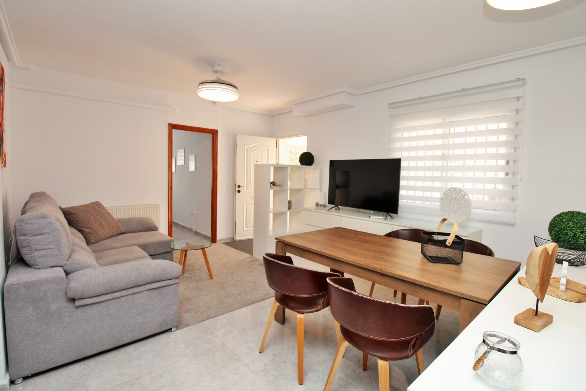 Återförsäljning - Villa -
Villamartin - Villamartín