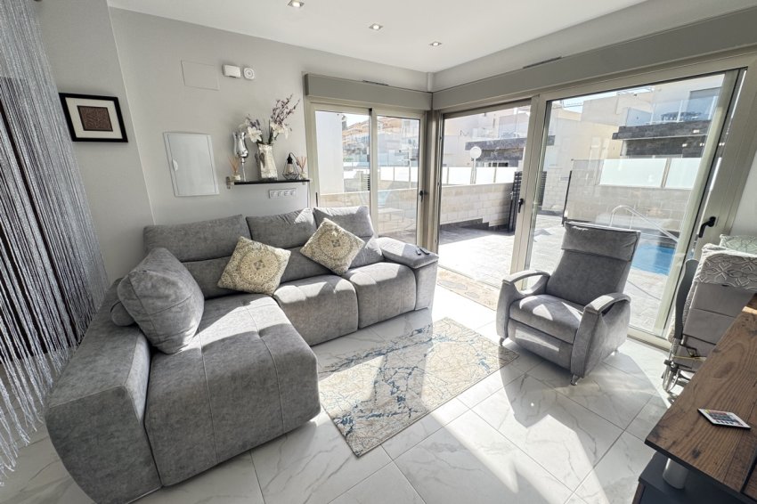 Återförsäljning - Villa -
Villamartin - Villamartín