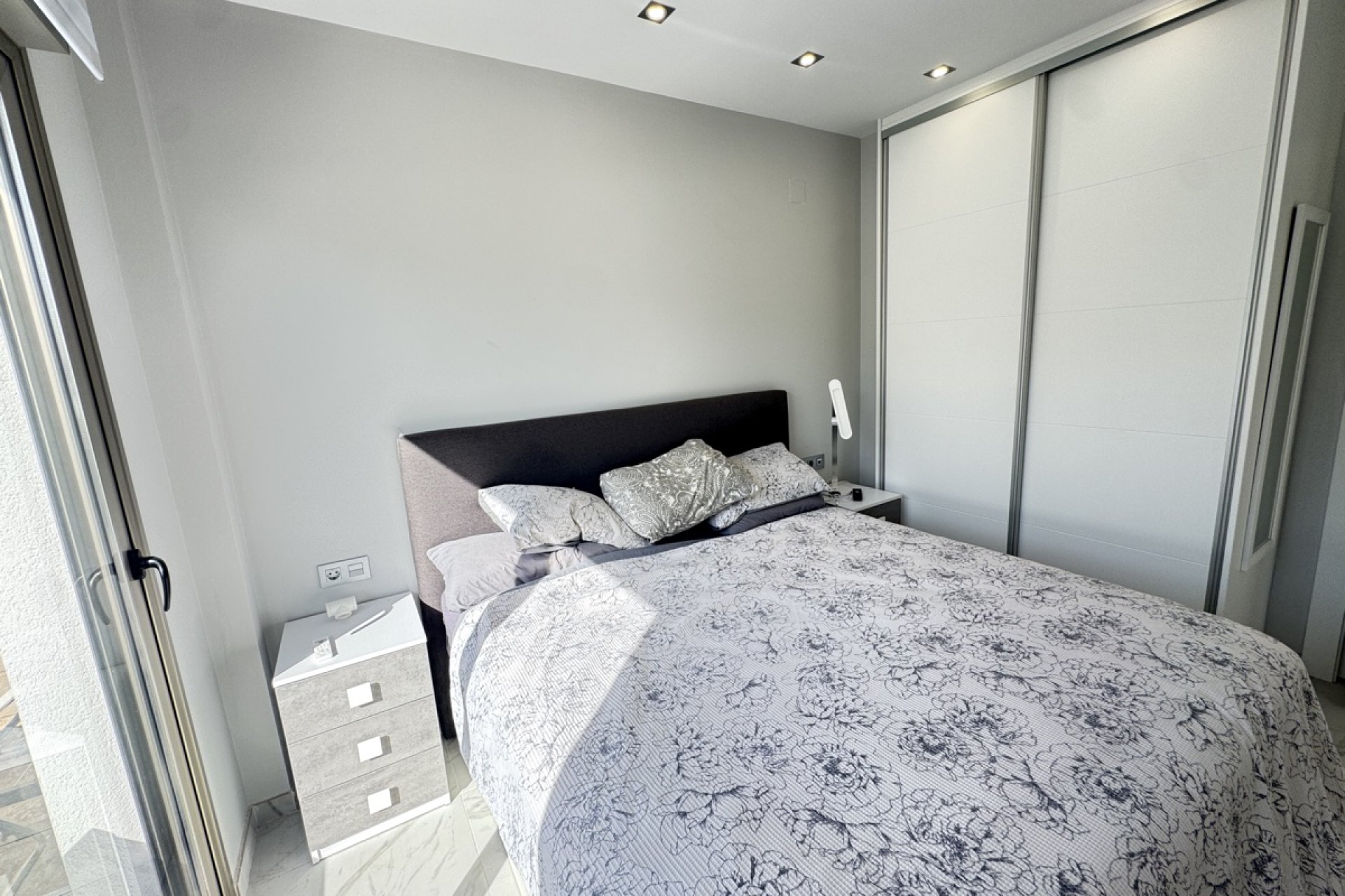 Återförsäljning - Villa -
Villamartin - Villamartín