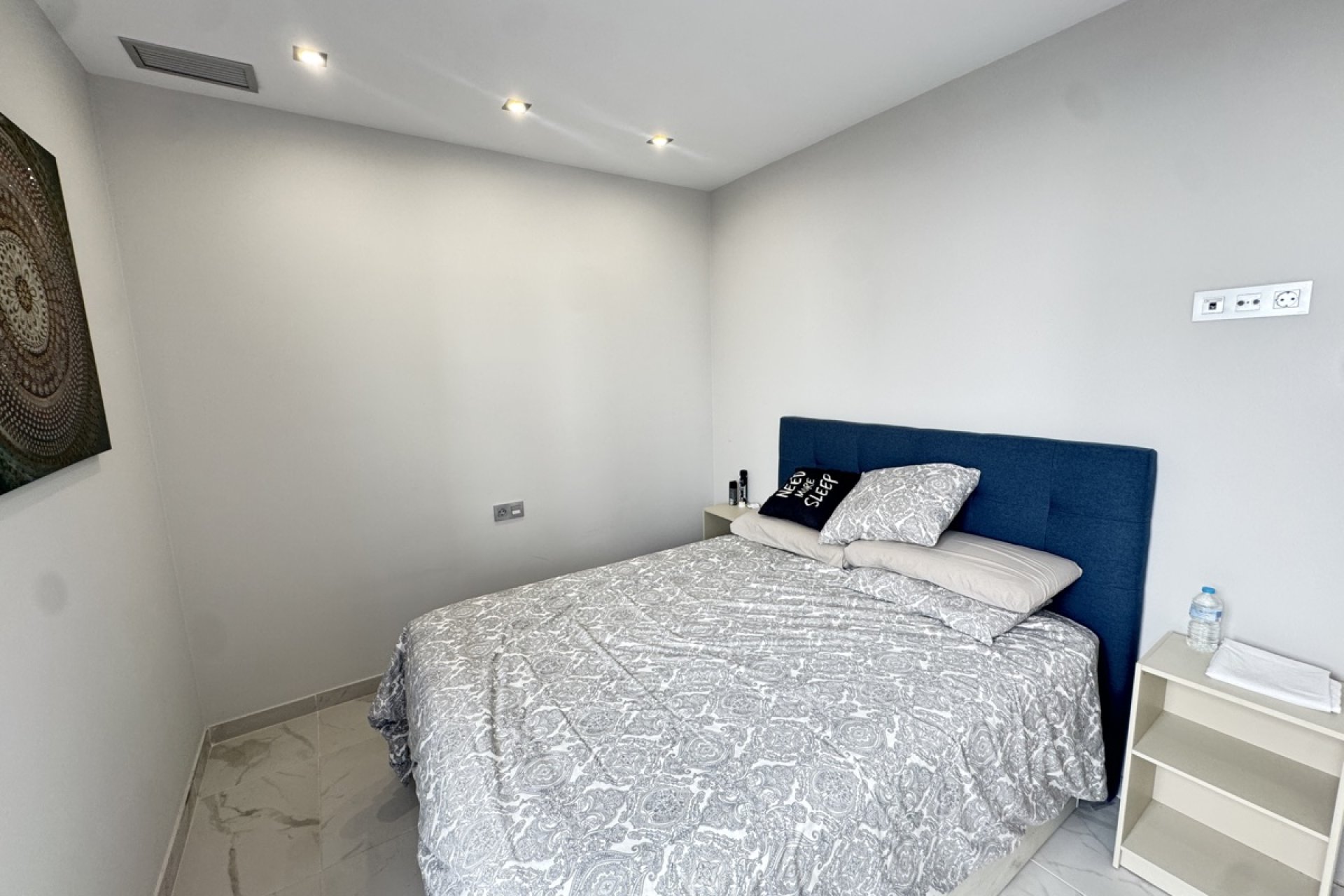 Återförsäljning - Villa -
Villamartin - Villamartín