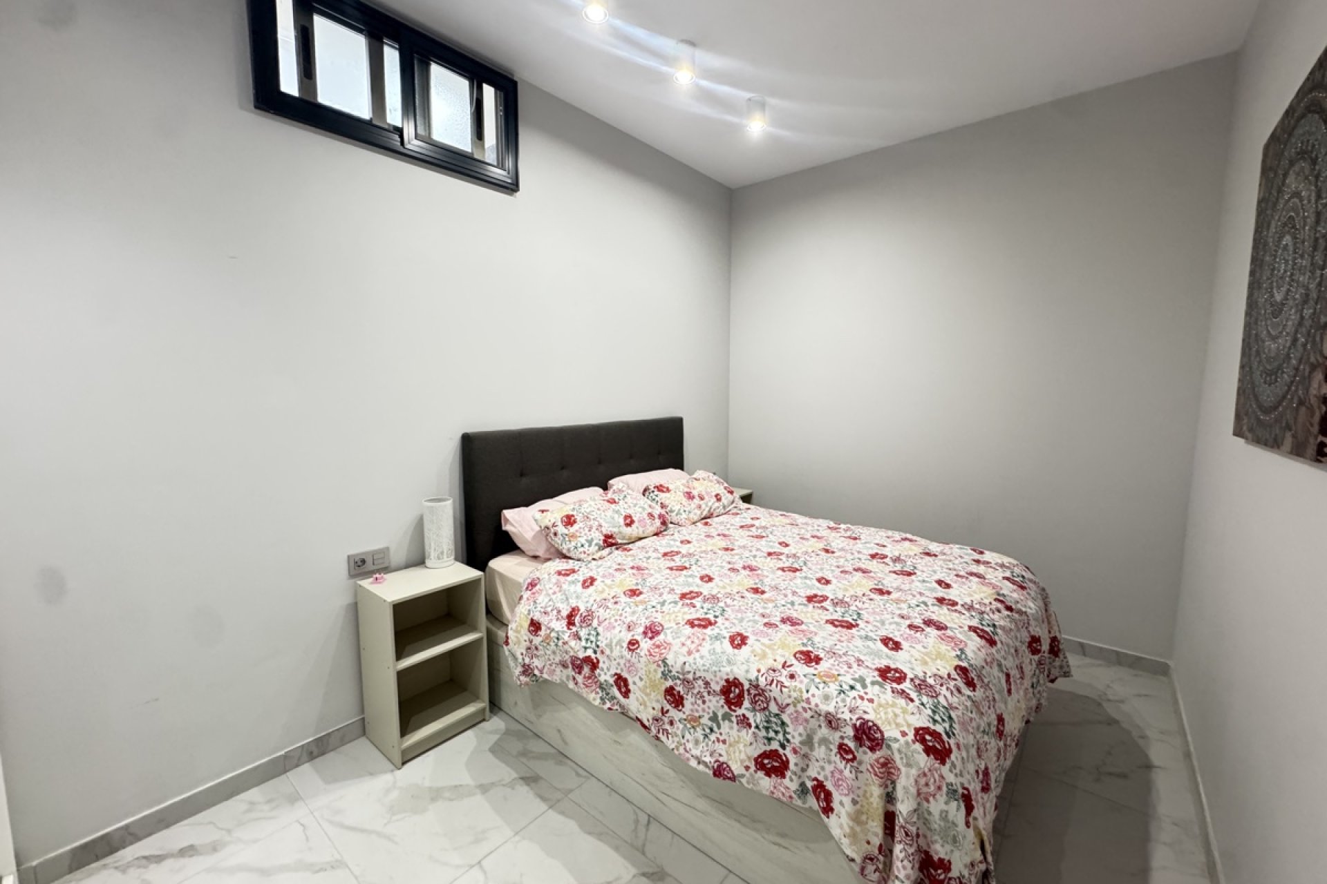 Återförsäljning - Villa -
Villamartin - Villamartín