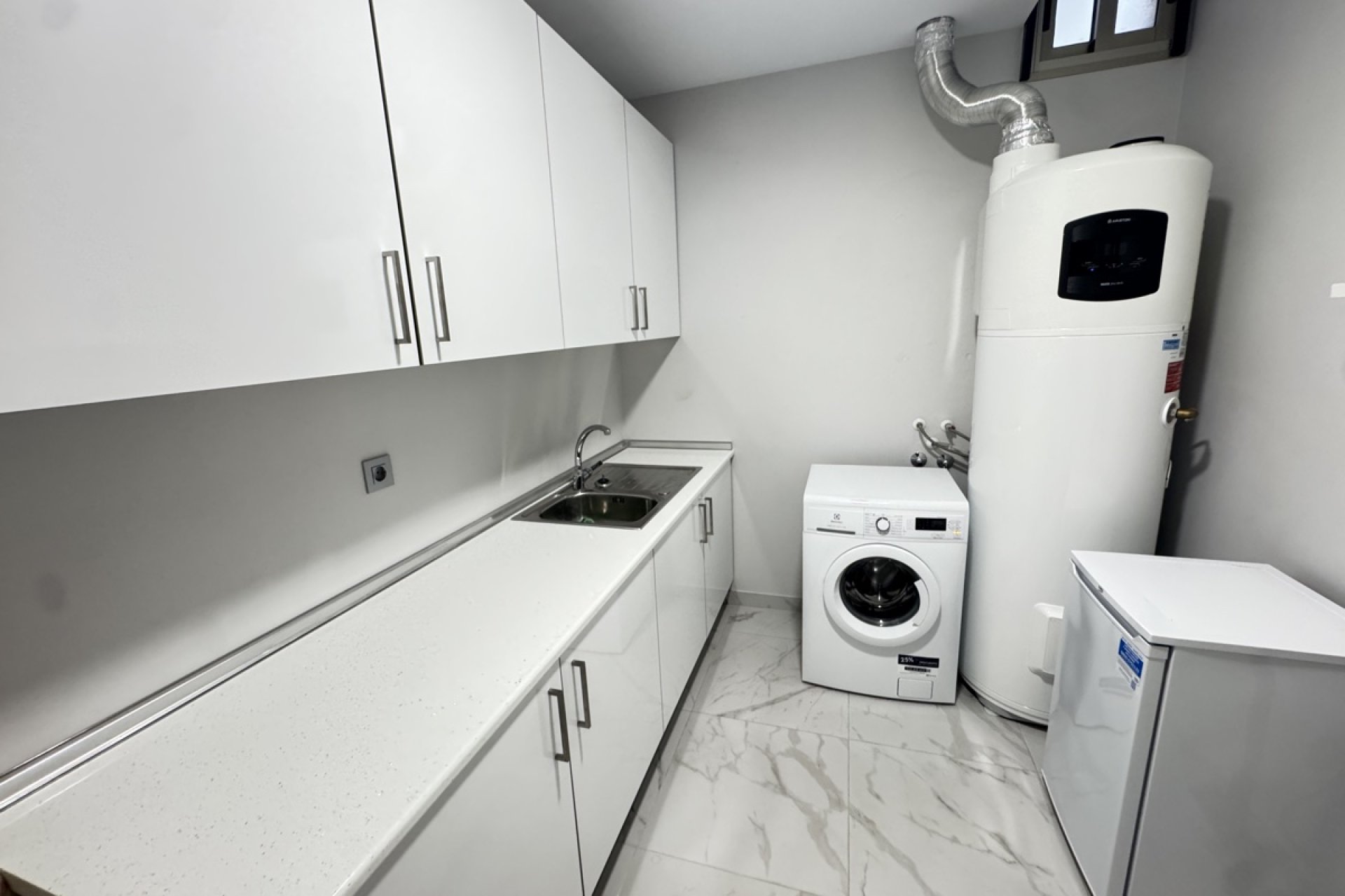 Återförsäljning - Villa -
Villamartin - Villamartín