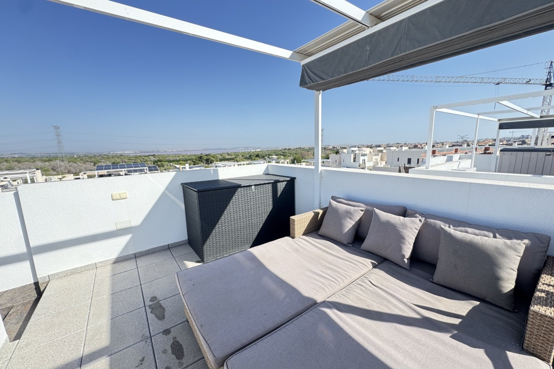 Återförsäljning - Villa -
Villamartin - Villamartín