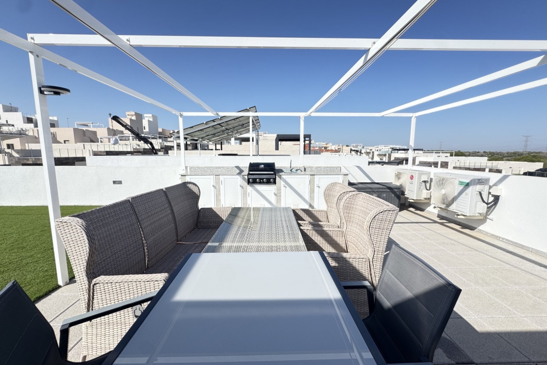 Återförsäljning - Villa -
Villamartin - Villamartín