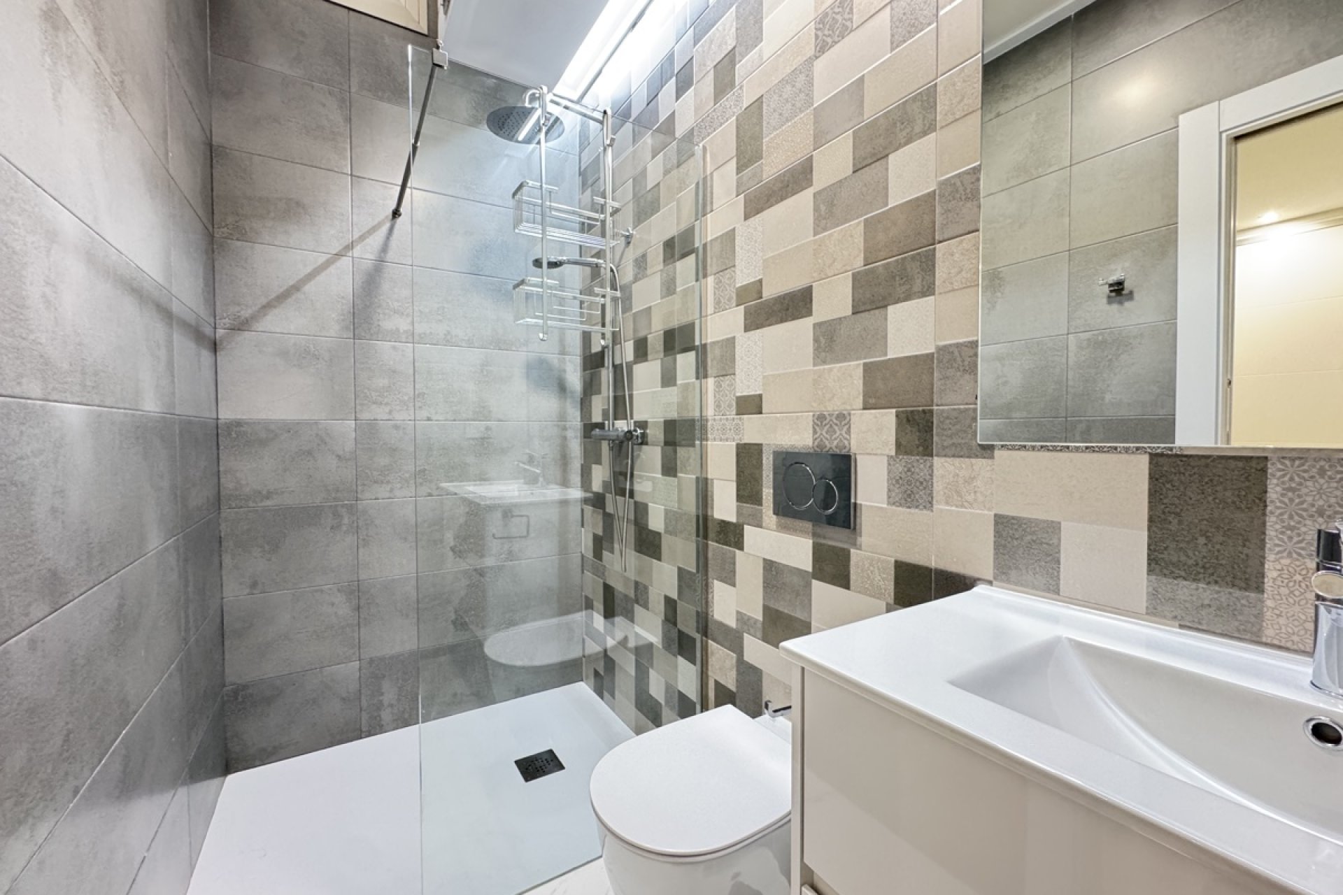 Återförsäljning - Villa -
Villamartin - Villamartín