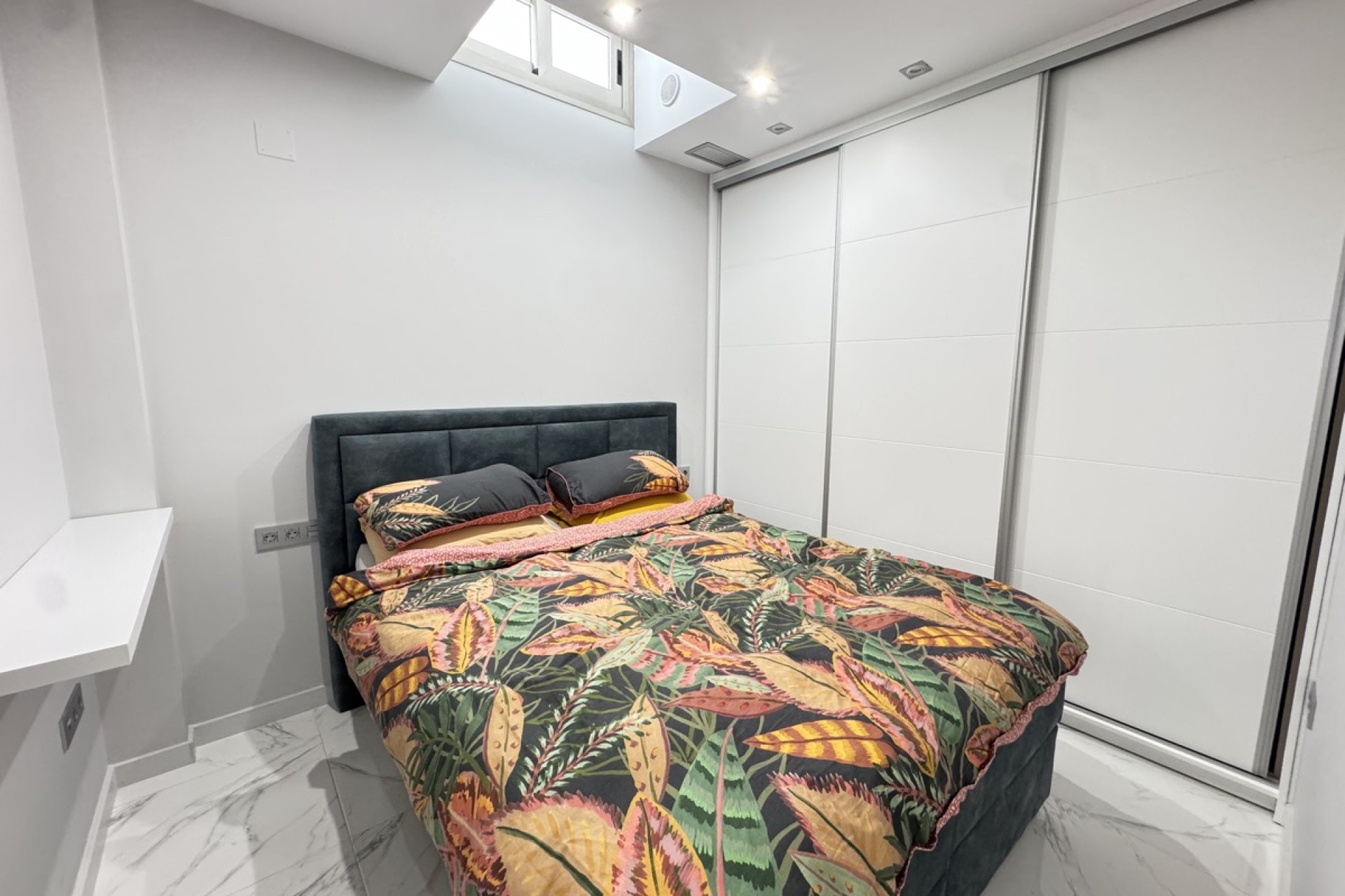 Återförsäljning - Villa -
Villamartin - Villamartín