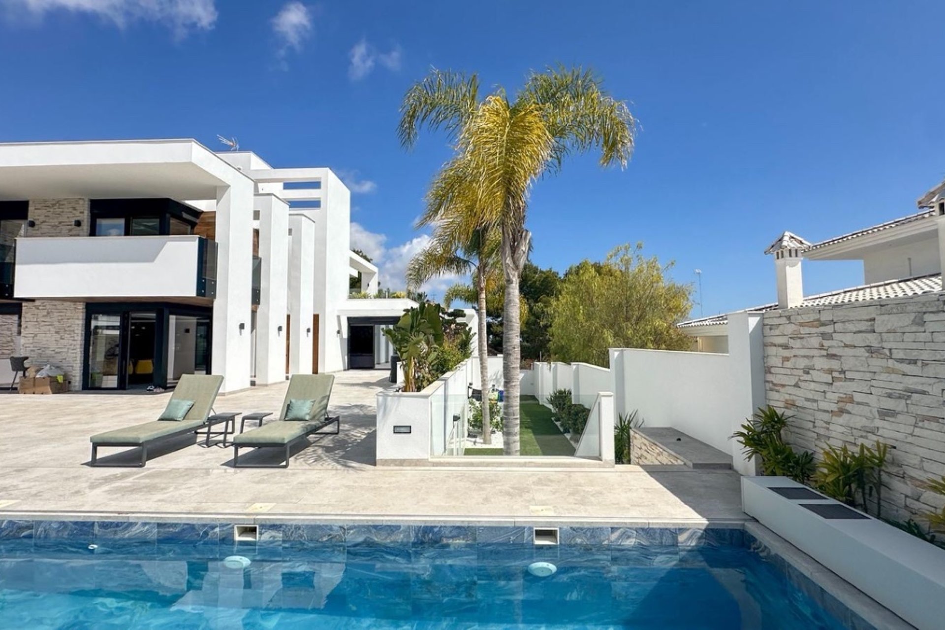 Återförsäljning - Villa -
Villamartin - Villamartín