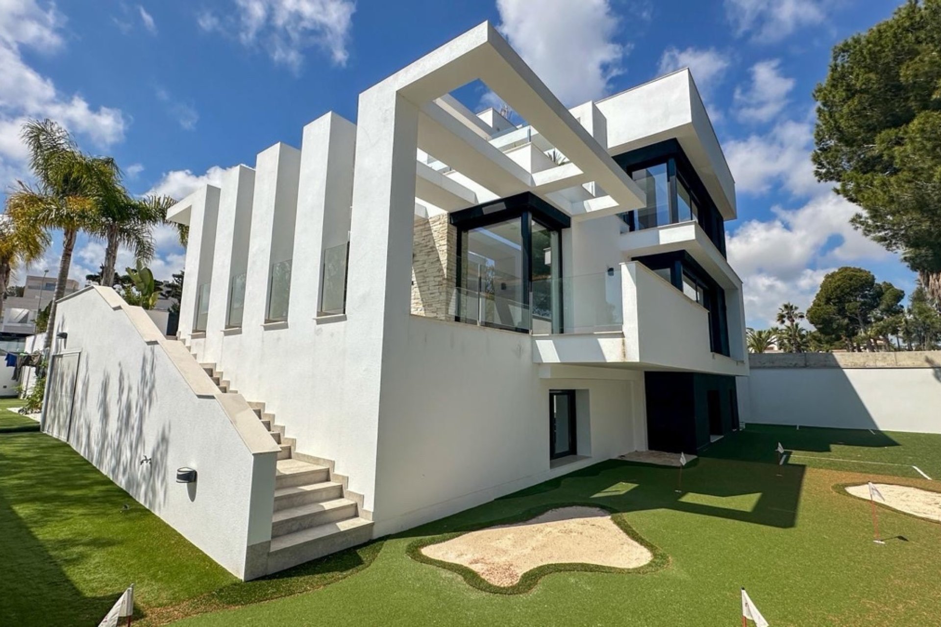 Återförsäljning - Villa -
Villamartin - Villamartín