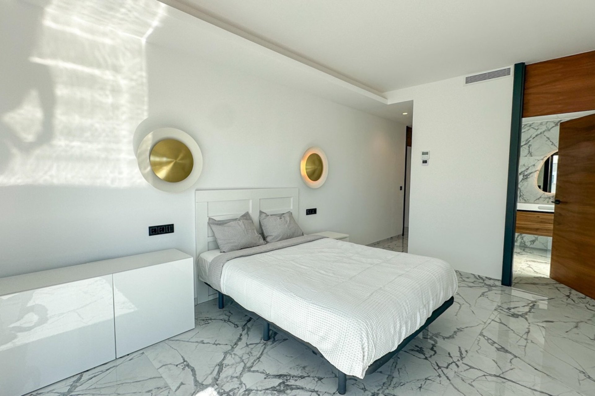 Återförsäljning - Villa -
Villamartin - Villamartín