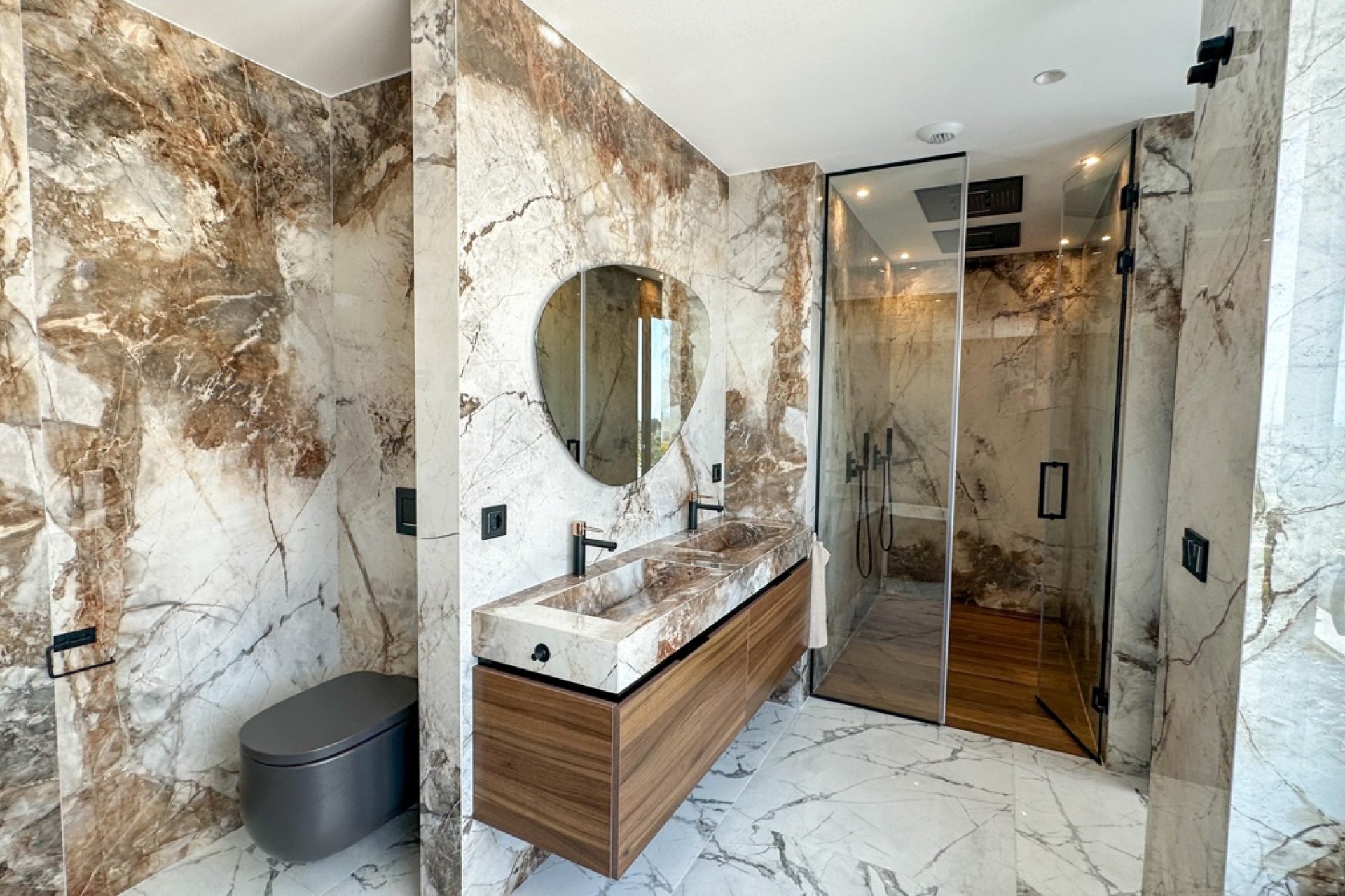 Återförsäljning - Villa -
Villamartin - Villamartín