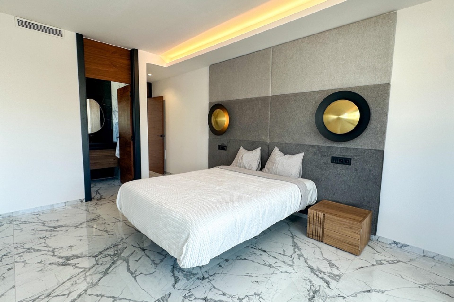 Återförsäljning - Villa -
Villamartin - Villamartín