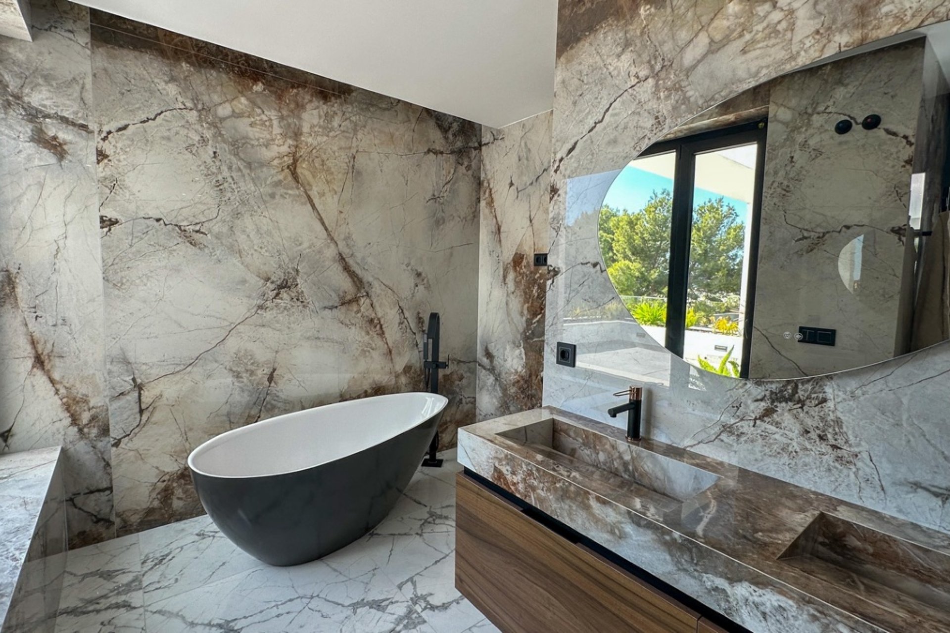 Återförsäljning - Villa -
Villamartin - Villamartín