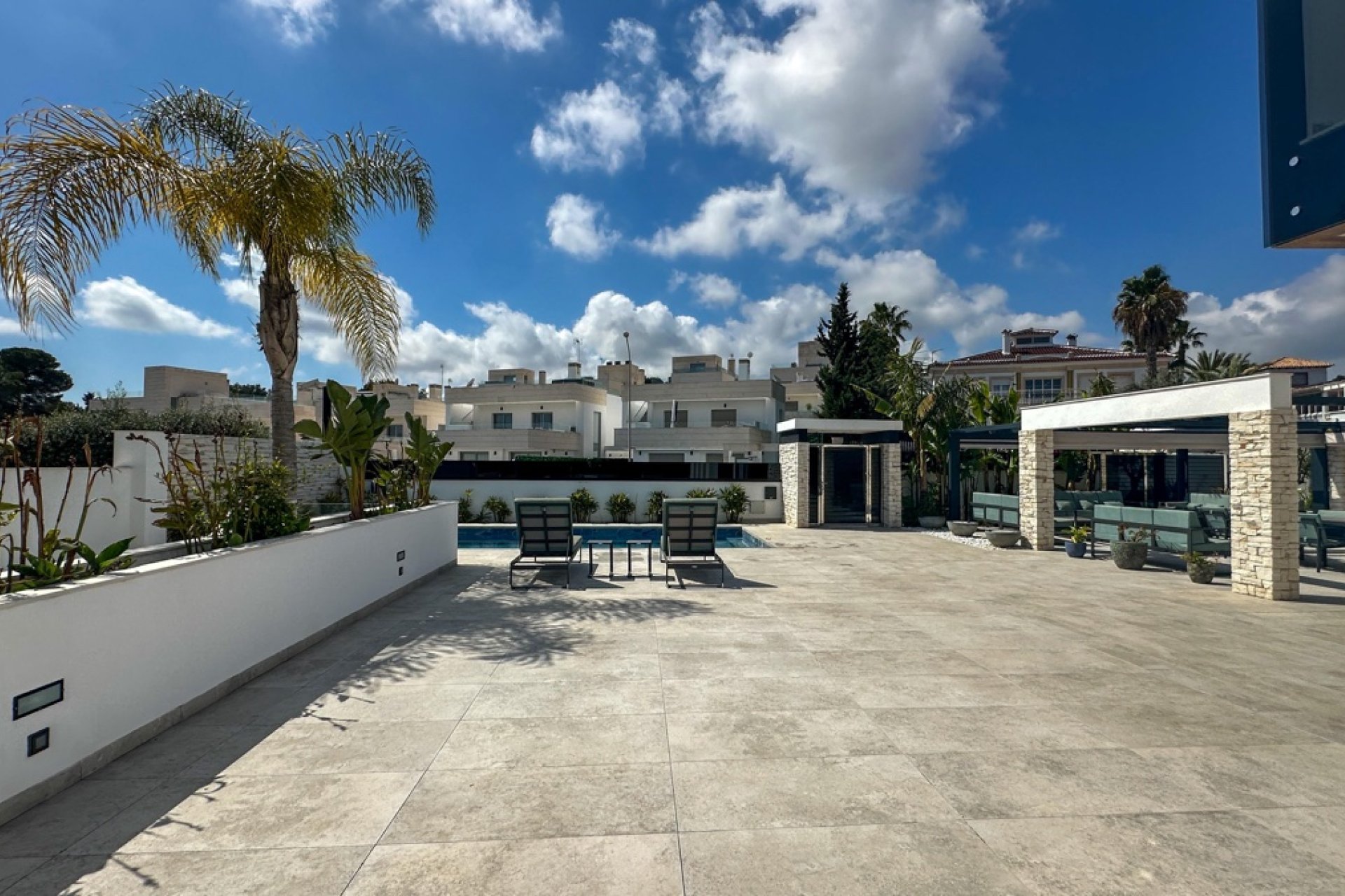 Återförsäljning - Villa -
Villamartin - Villamartín