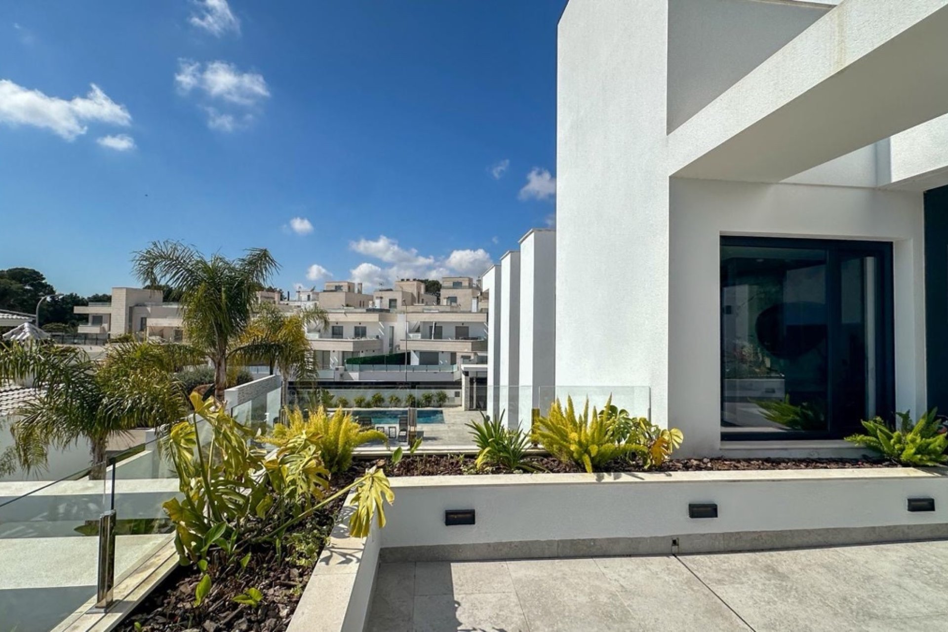 Återförsäljning - Villa -
Villamartin - Villamartín