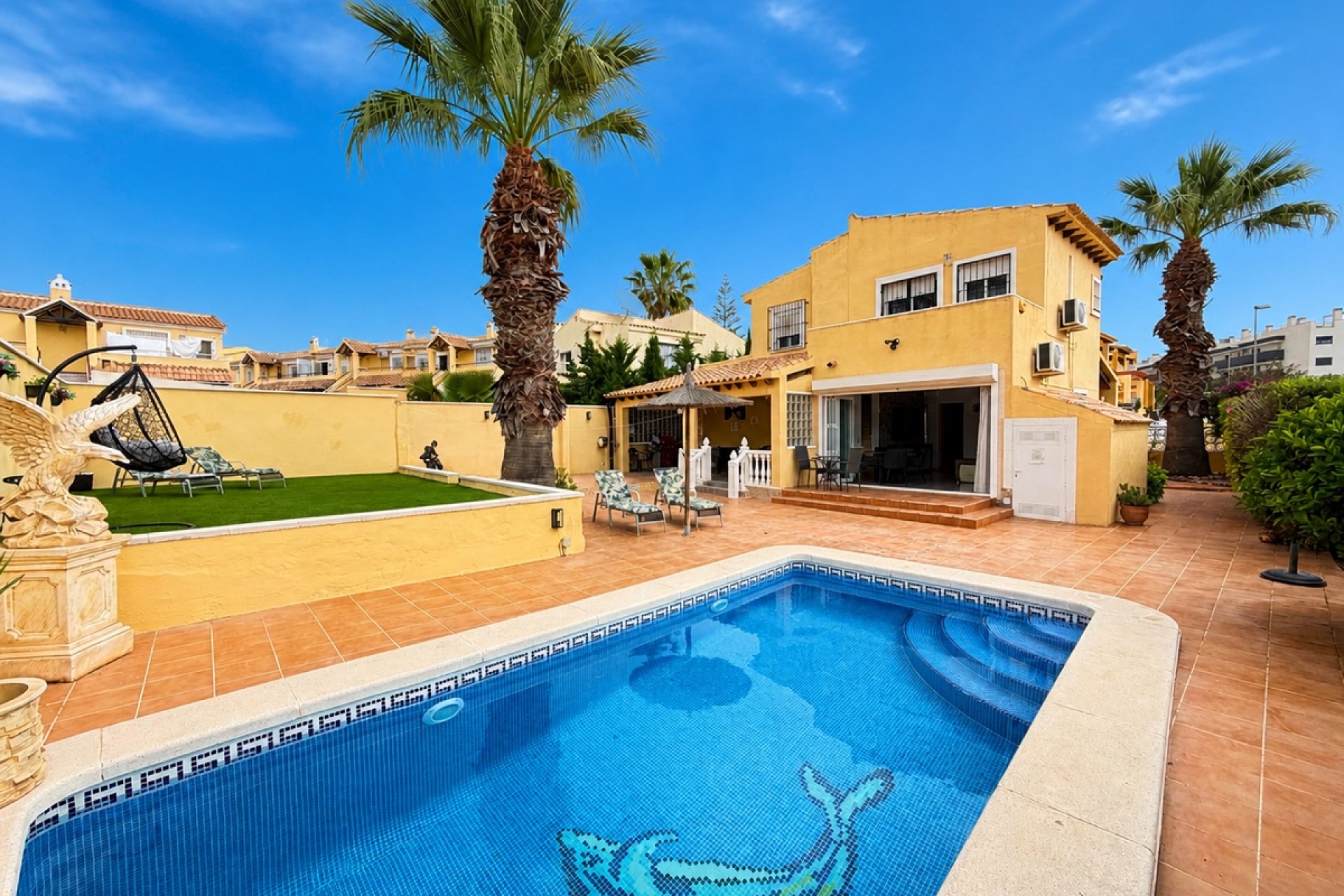 Återförsäljning - Villa -
Villamartin - Villamartín