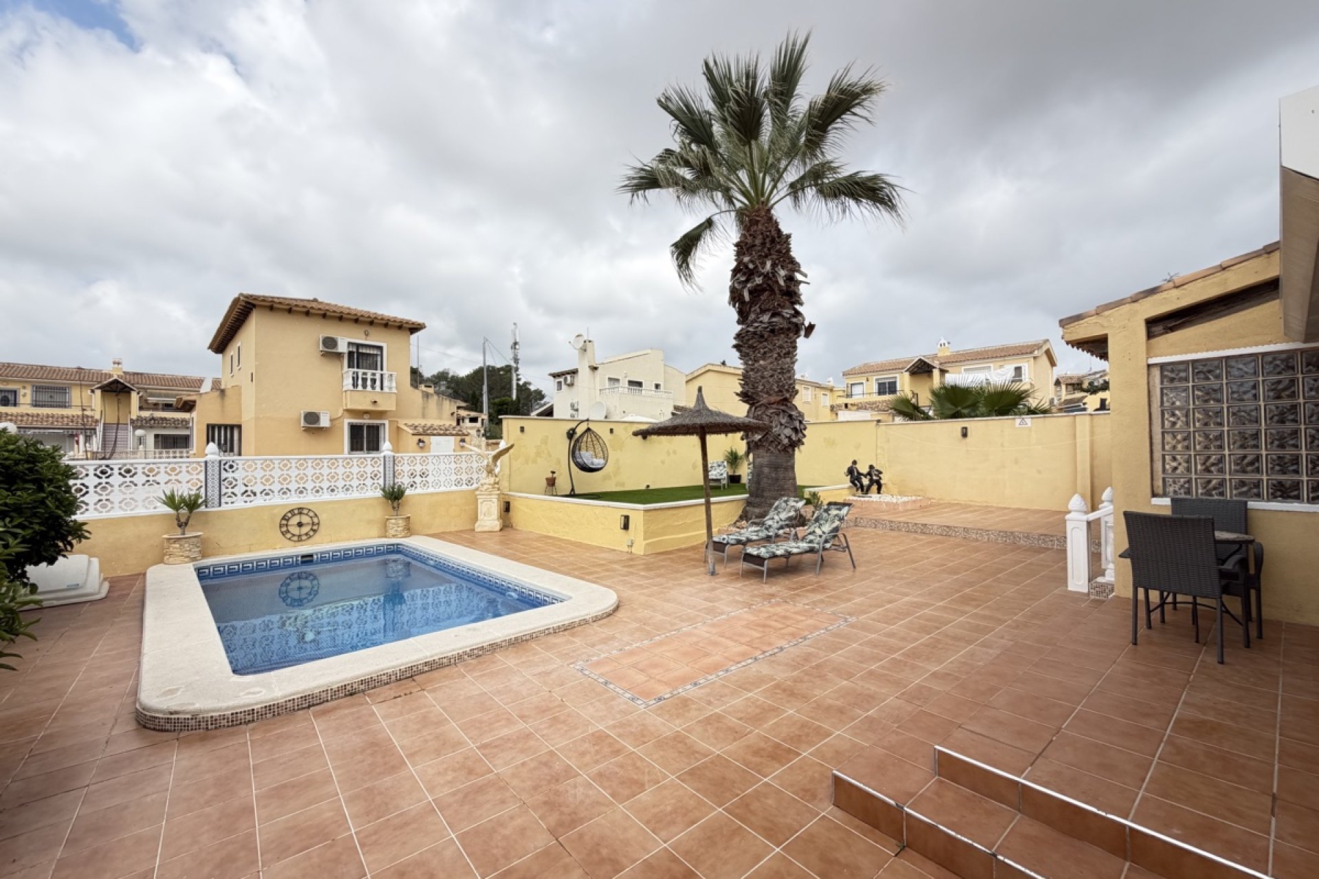 Återförsäljning - Villa -
Villamartin - Villamartín