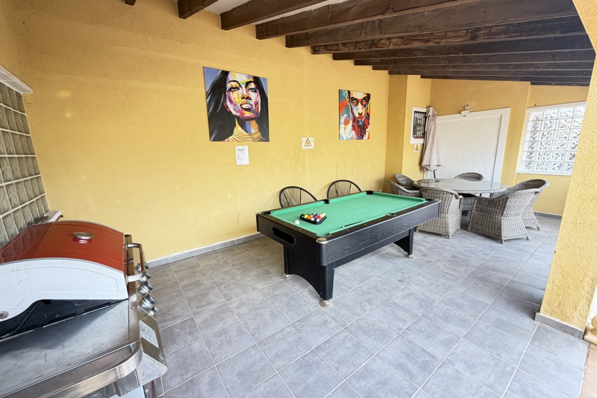 Återförsäljning - Villa -
Villamartin - Villamartín