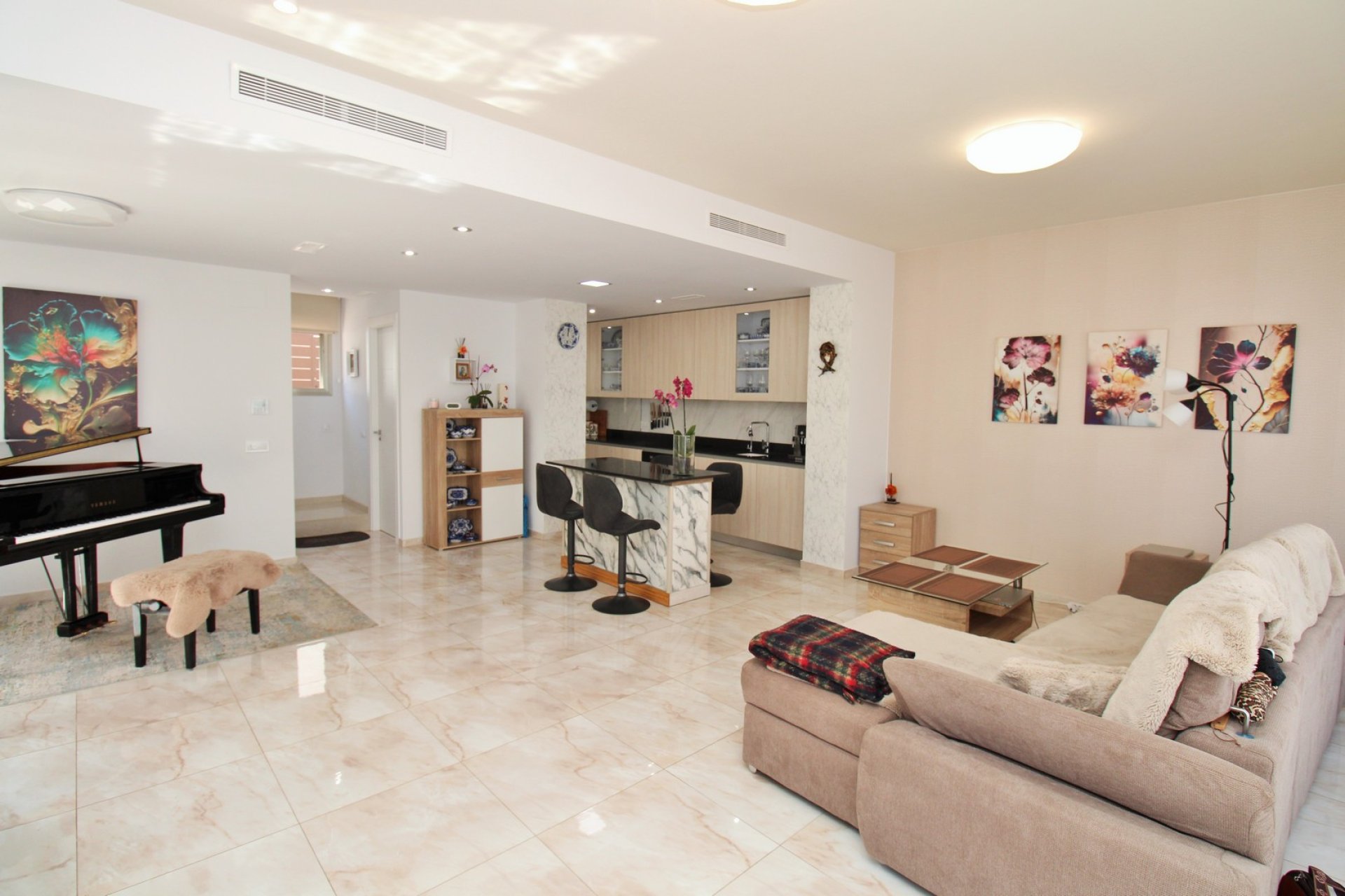 Återförsäljning - Villa -
Villamartin - Villamartín