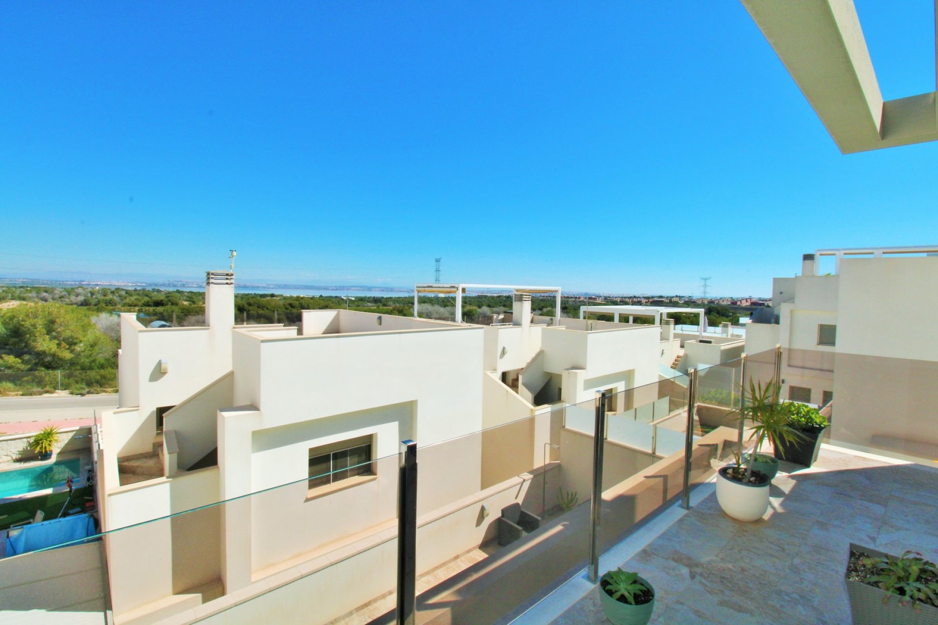 Återförsäljning - Villa -
Villamartin - Villamartín