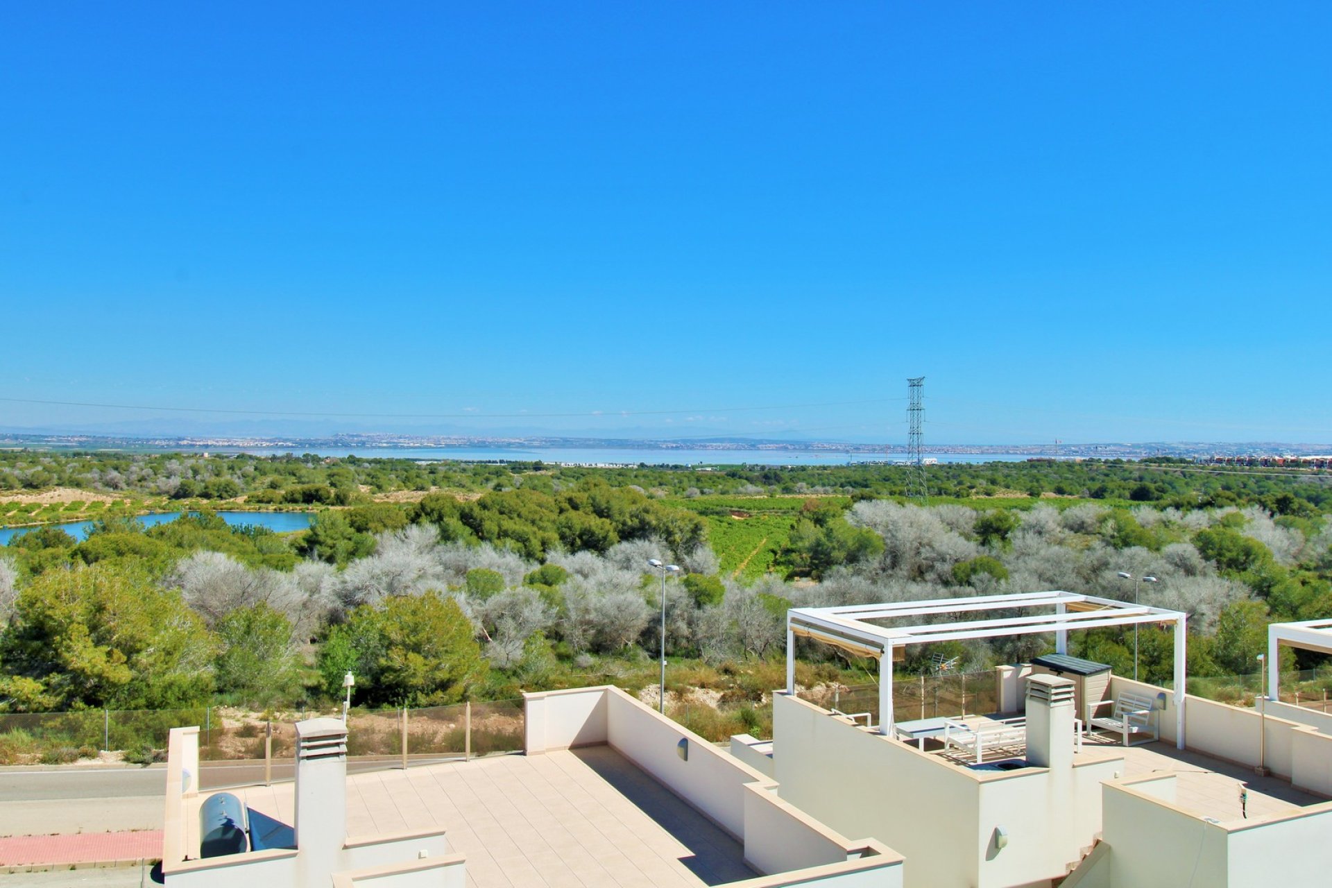 Återförsäljning - Villa -
Villamartin - Villamartín