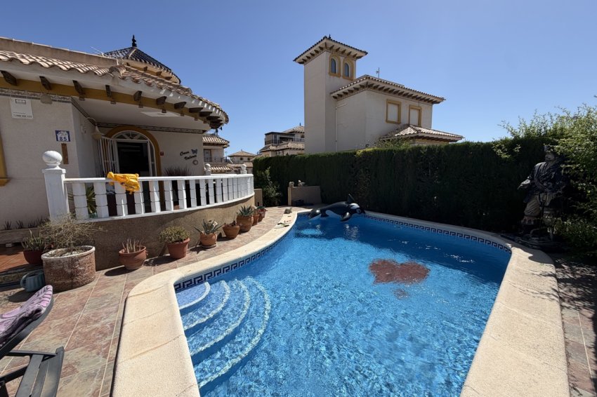 Återförsäljning - Villa -
Villamartin - Villamartín