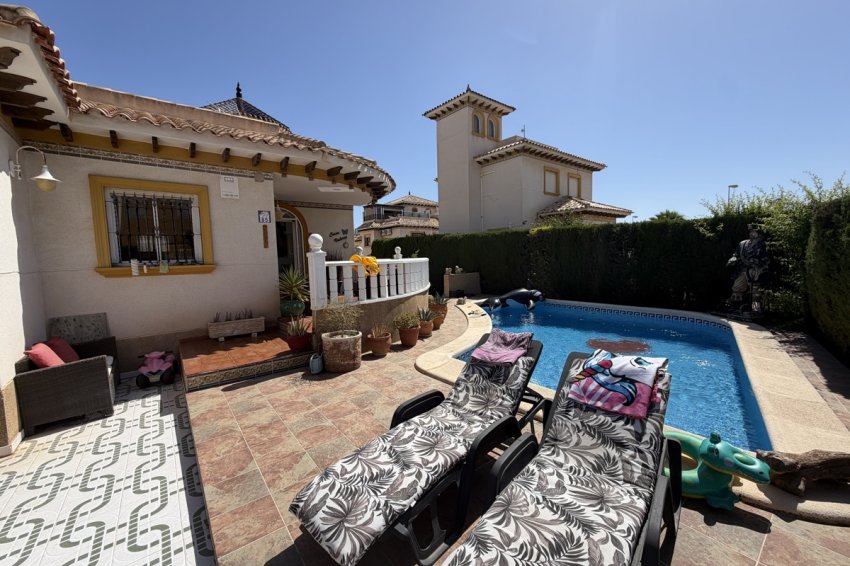 Återförsäljning - Villa -
Villamartin - Villamartín