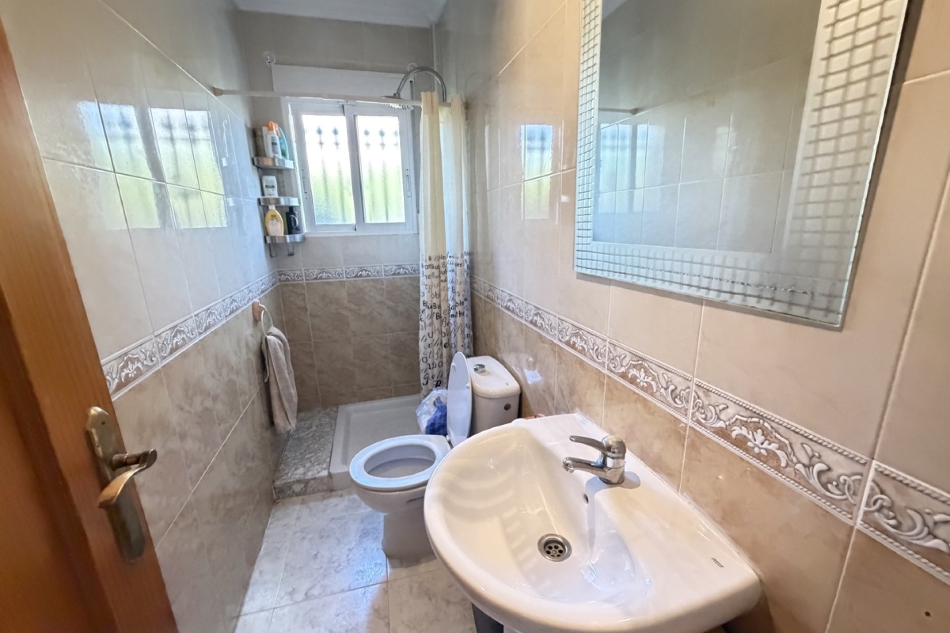 Återförsäljning - Villa -
Villamartin - Villamartín