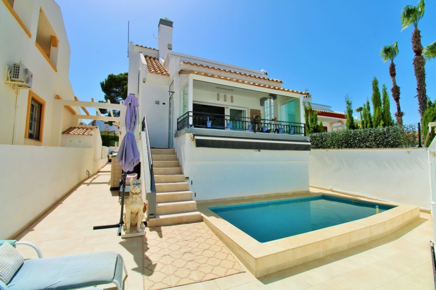 Återförsäljning - Villa -
Villamartin - Villamartín