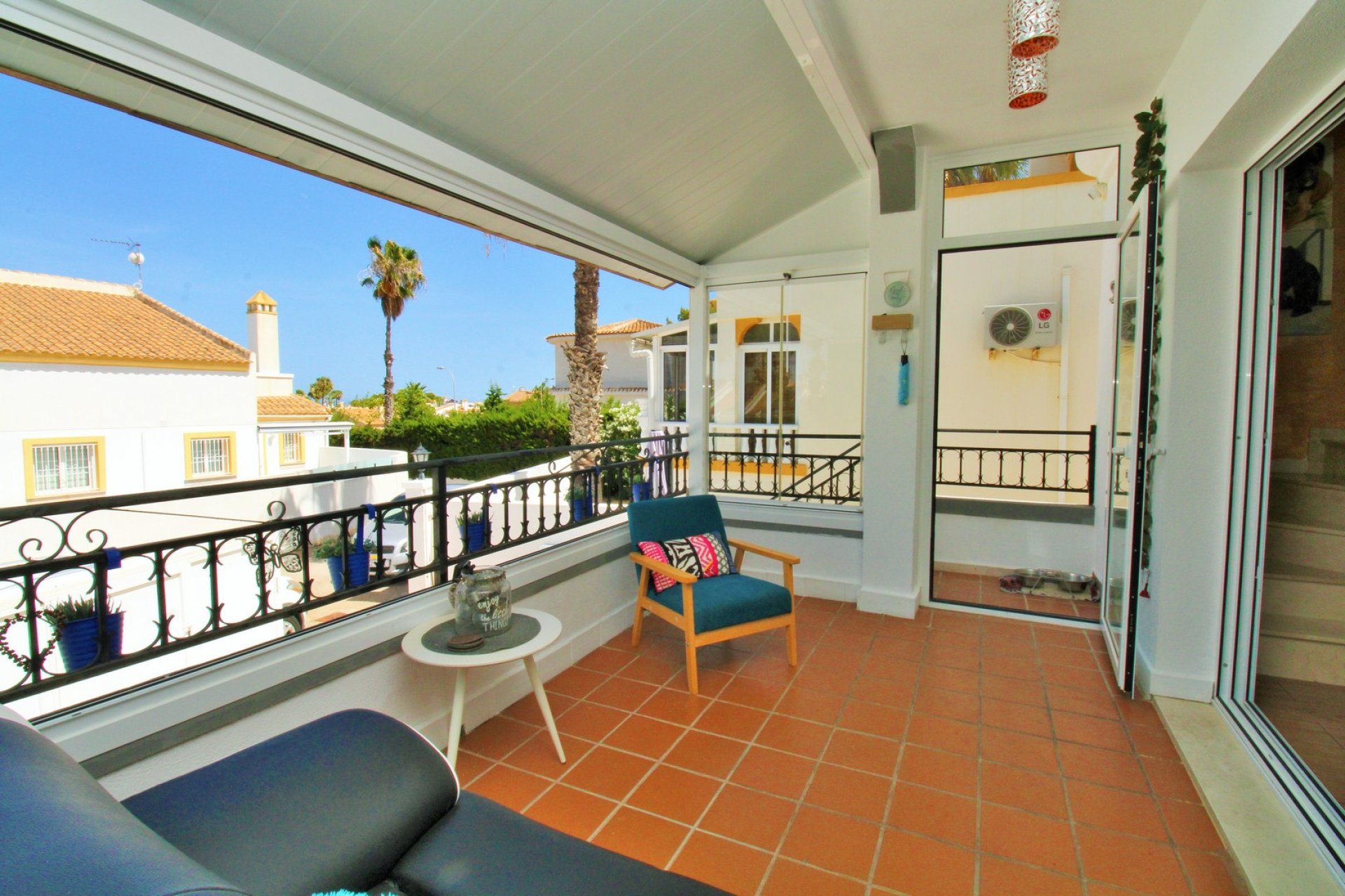 Återförsäljning - Villa -
Villamartin - Villamartín