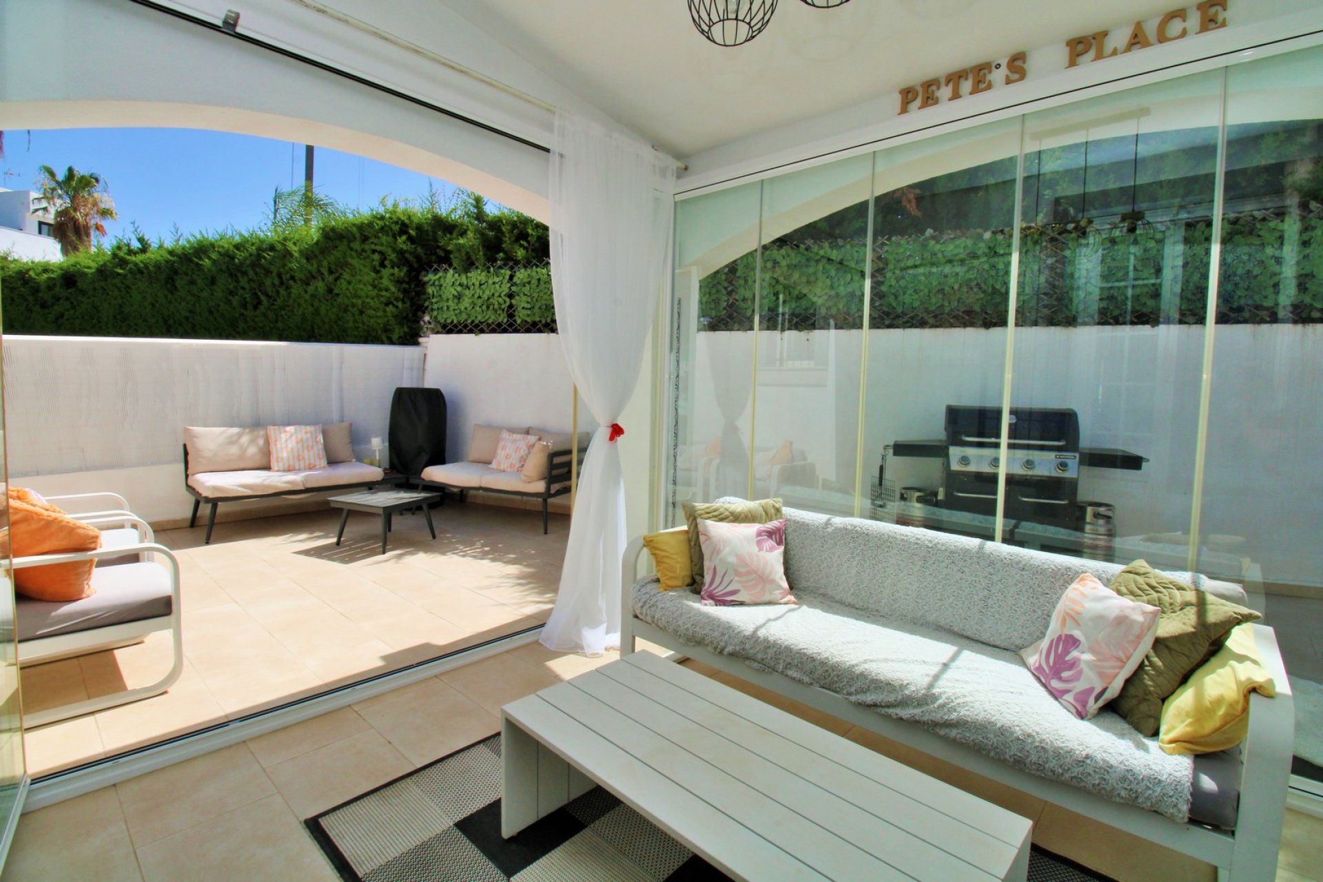 Återförsäljning - Villa -
Villamartin - Villamartín