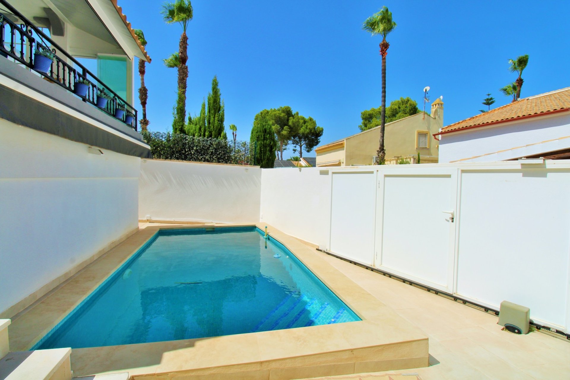 Återförsäljning - Villa -
Villamartin - Villamartín