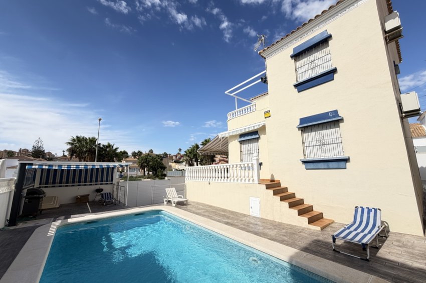 Återförsäljning - Villa -
Villamartin - Villamartín