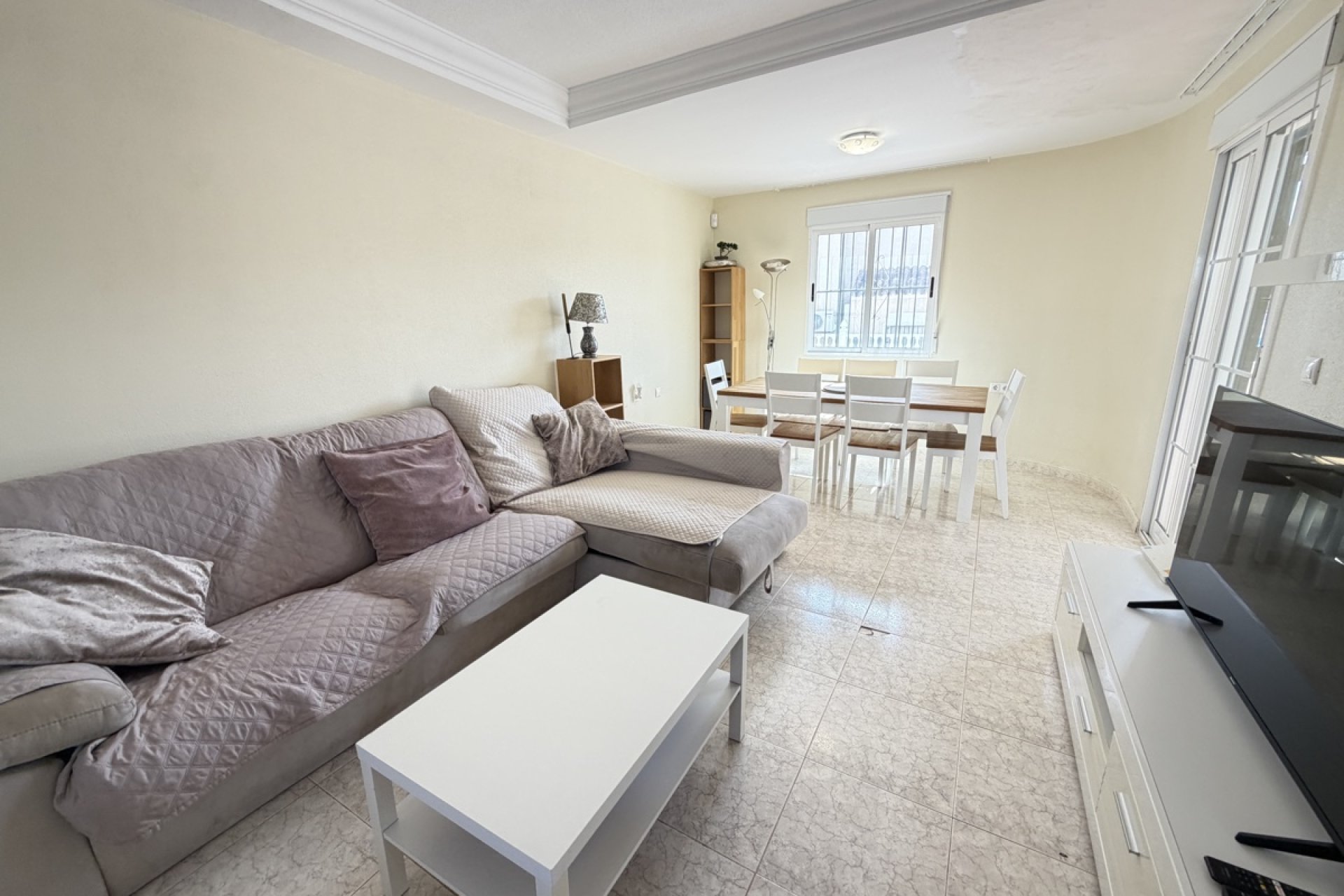 Återförsäljning - Villa -
Villamartin - Villamartín