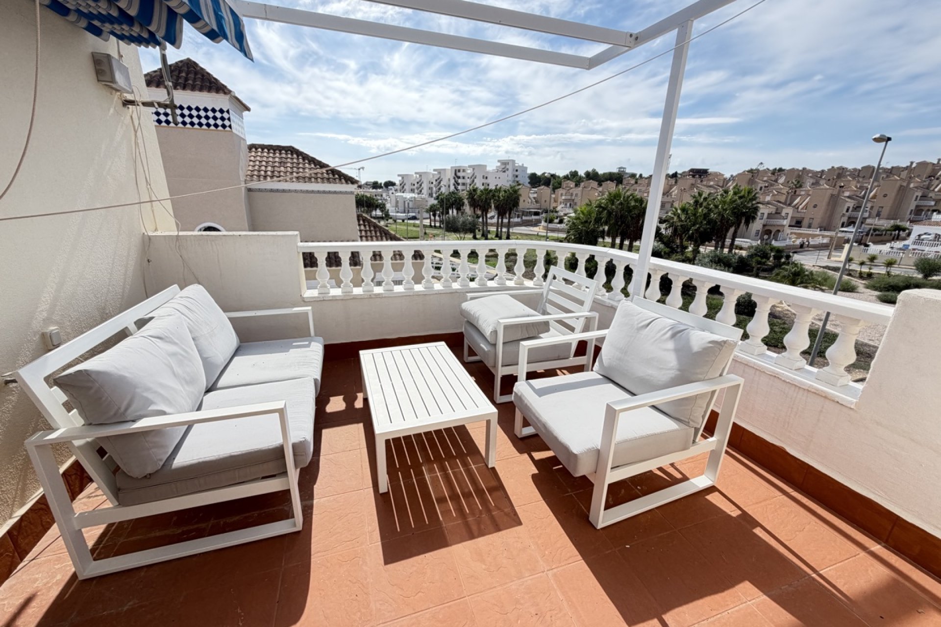 Återförsäljning - Villa -
Villamartin - Villamartín