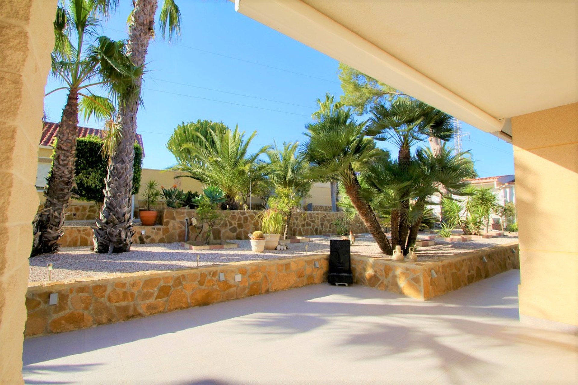 Återförsäljning - Villa -
Villamartin - Villamartín