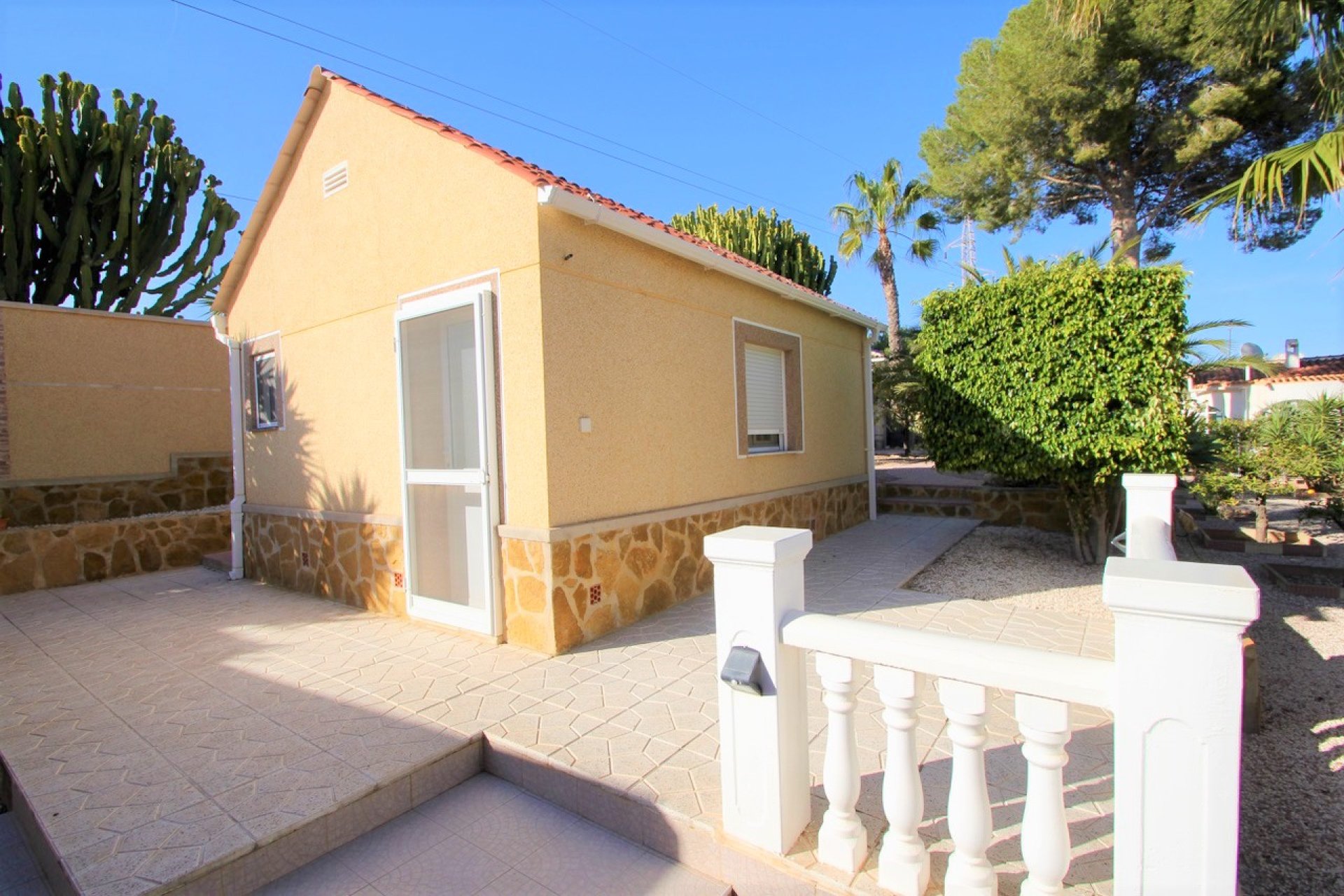 Återförsäljning - Villa -
Villamartin - Villamartín