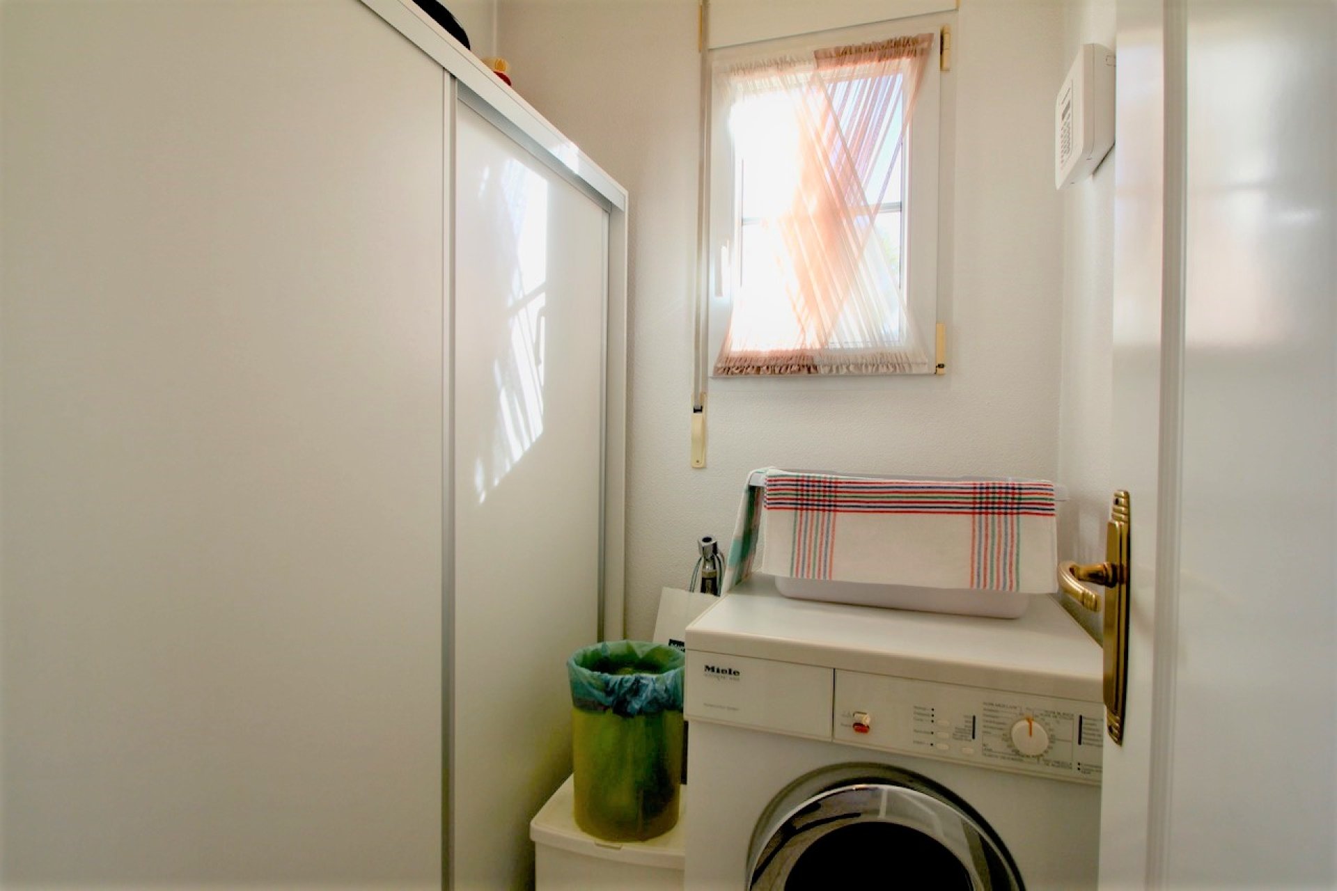 Återförsäljning - Villa -
Villamartin - Villamartín