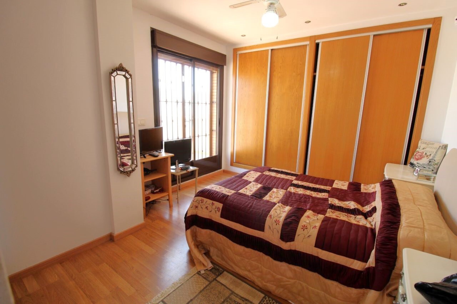 Återförsäljning - Villa -
Villamartin - Villamartín