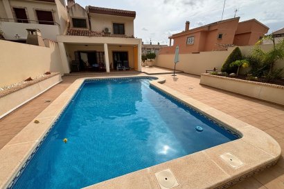 Detached House / Villa - Återförsäljning - Torrevieja - Torrevieja