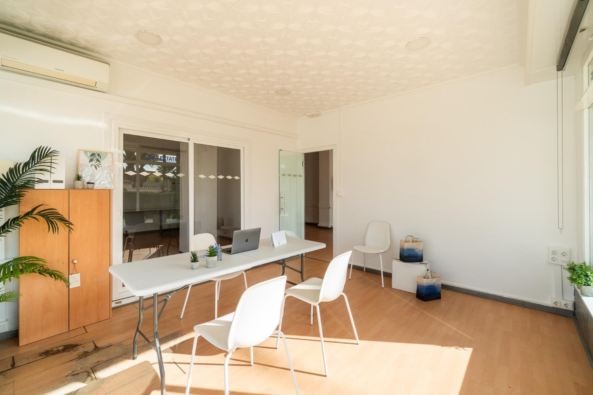 Long Term Rental - Commercial Unit -
Orihuela Costa - La Zenia