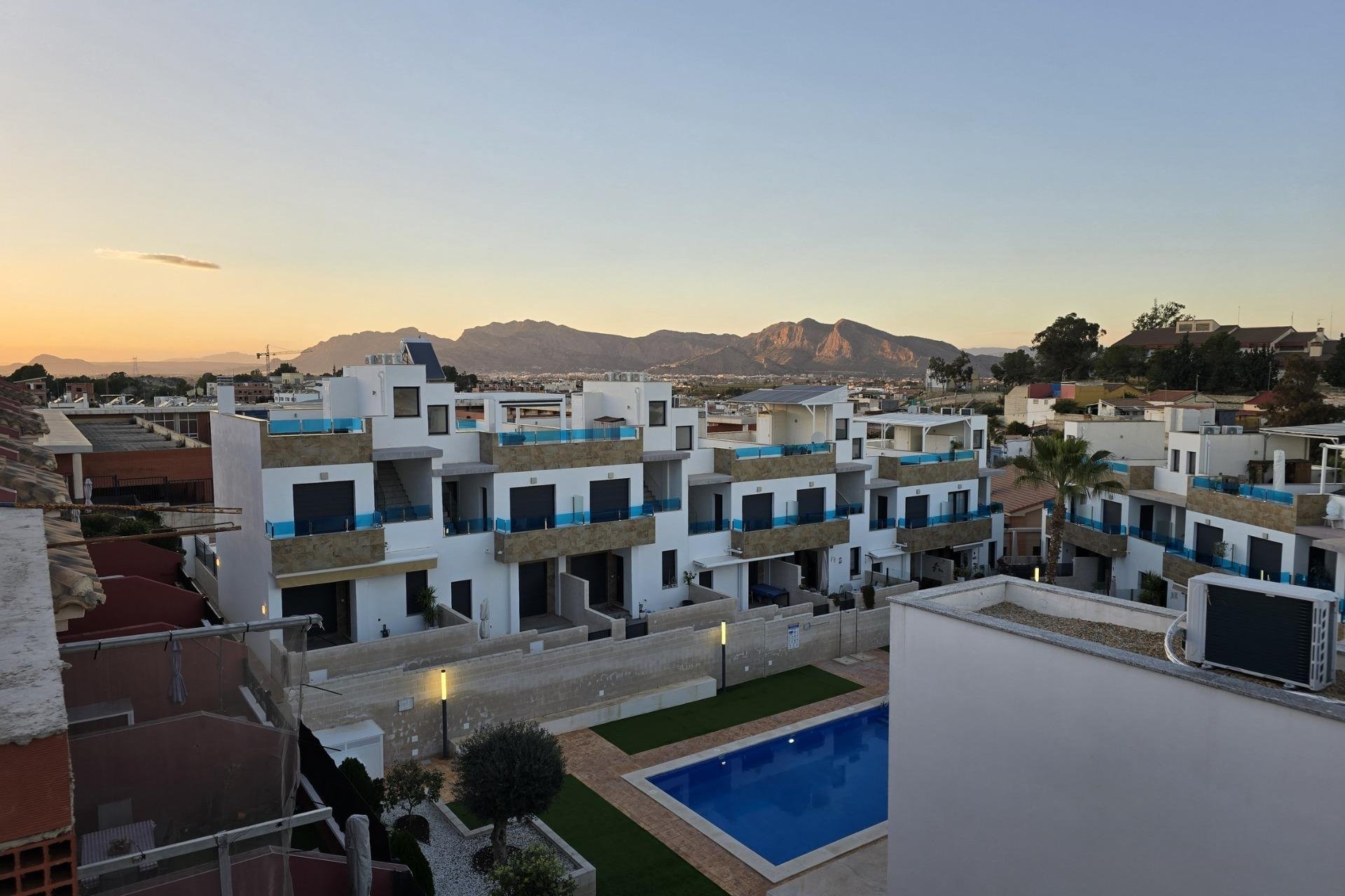 Nyproduktion - Radhus -
Bigastro - pueblo