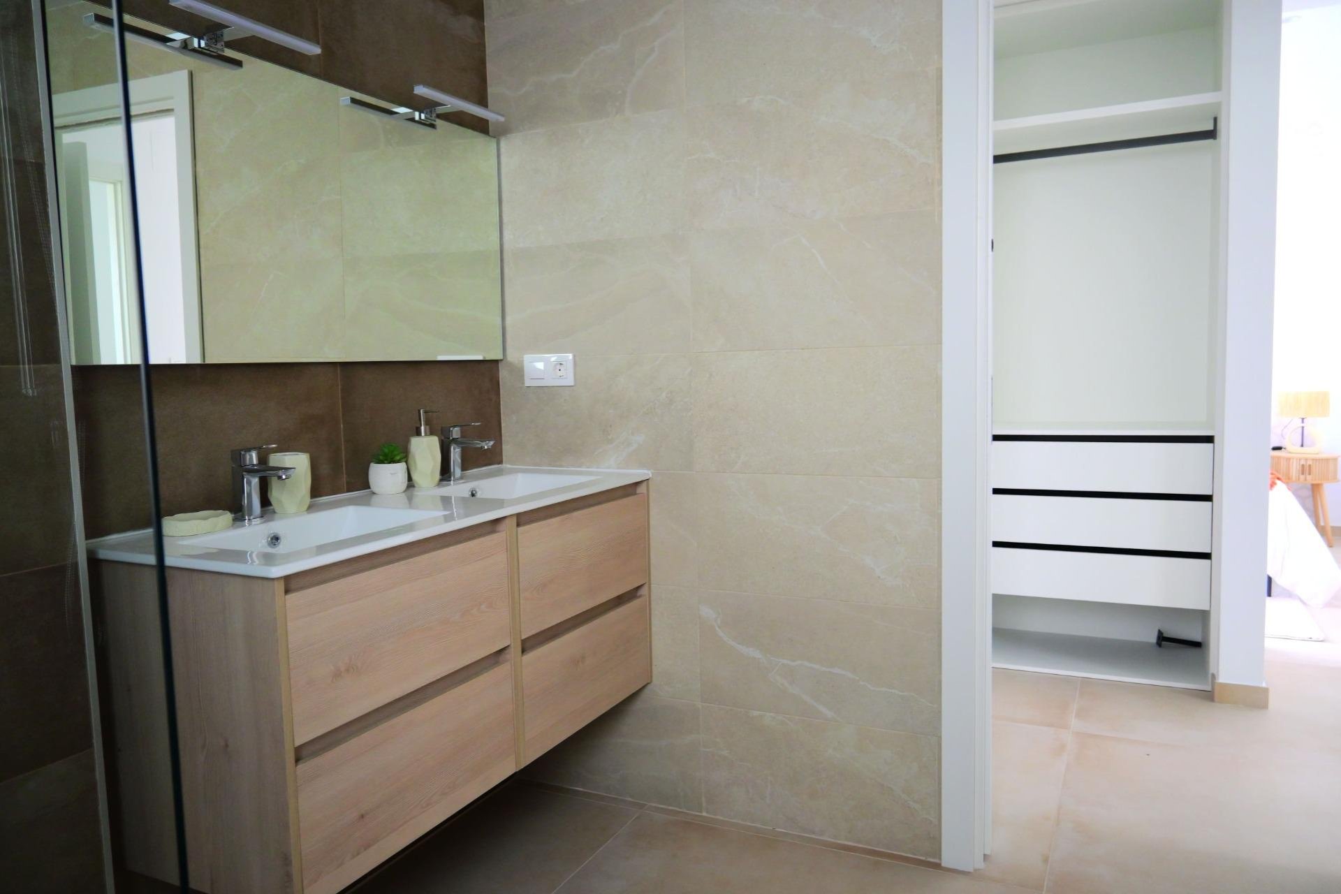 Obra nueva - Semi detached -
Dolores - polideportivo