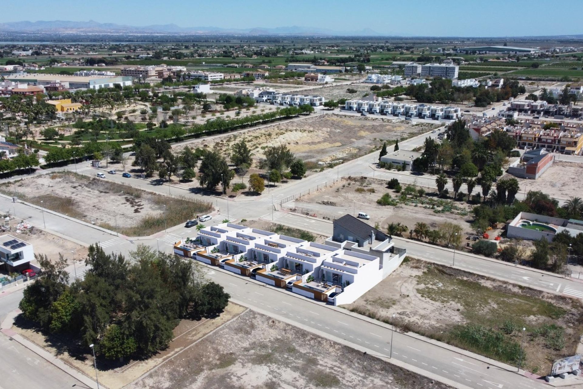 Obra nueva - Villa -
Dolores - polideportivo