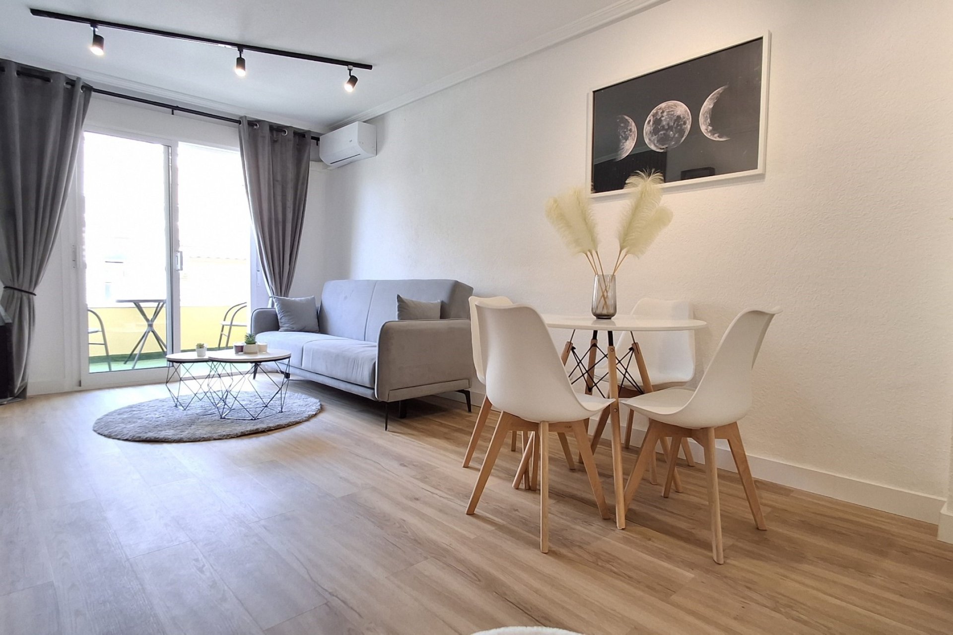 Resale - Apartament / Duplex -
Torrevieja