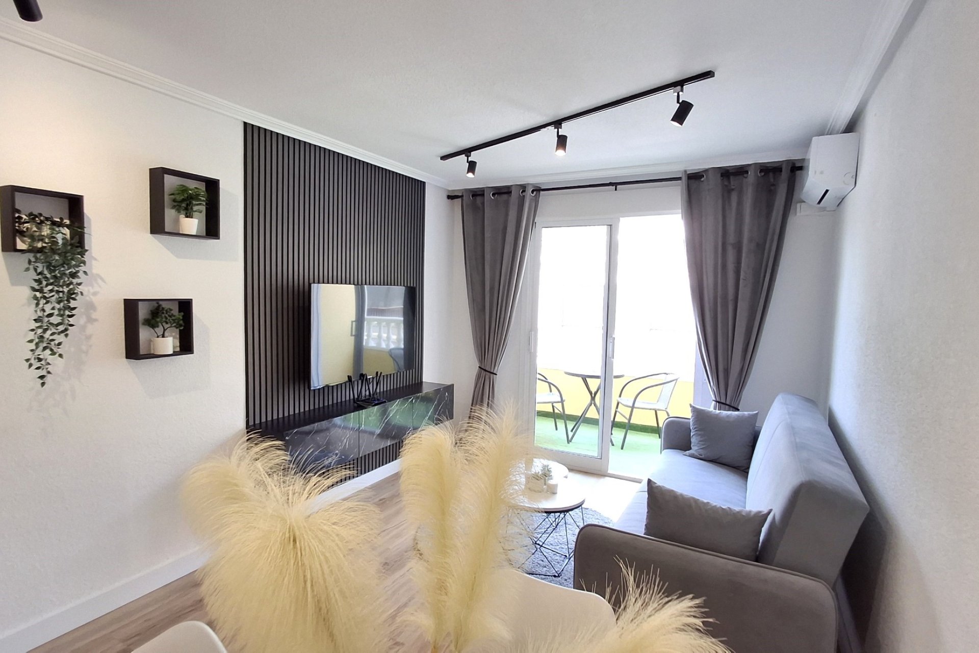 Resale - Apartament / Duplex -
Torrevieja