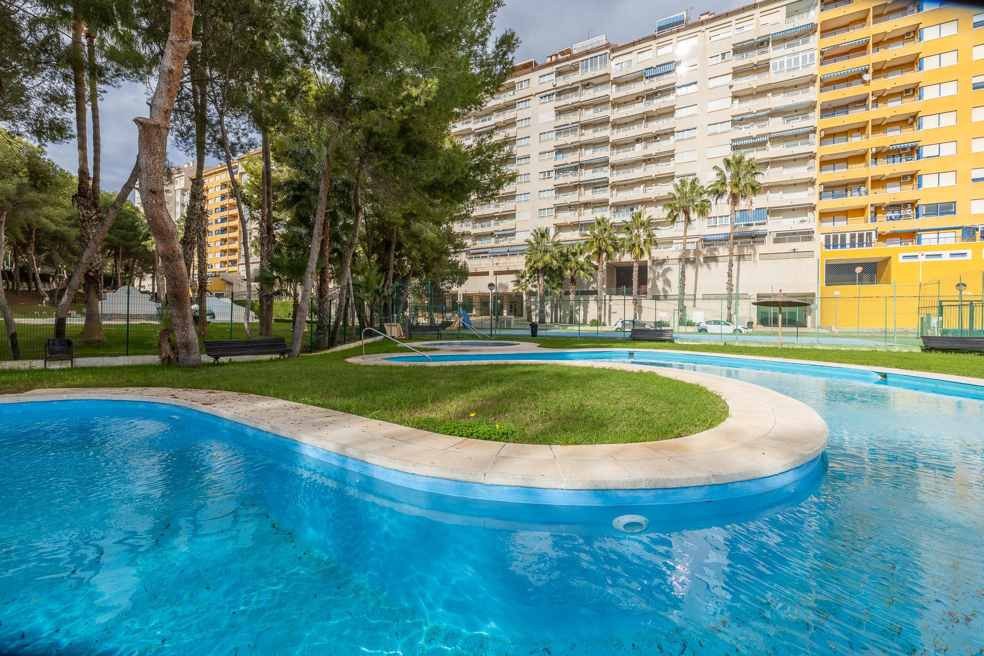 Resale - Apartamento -
Orihuela Costa - Campoamor